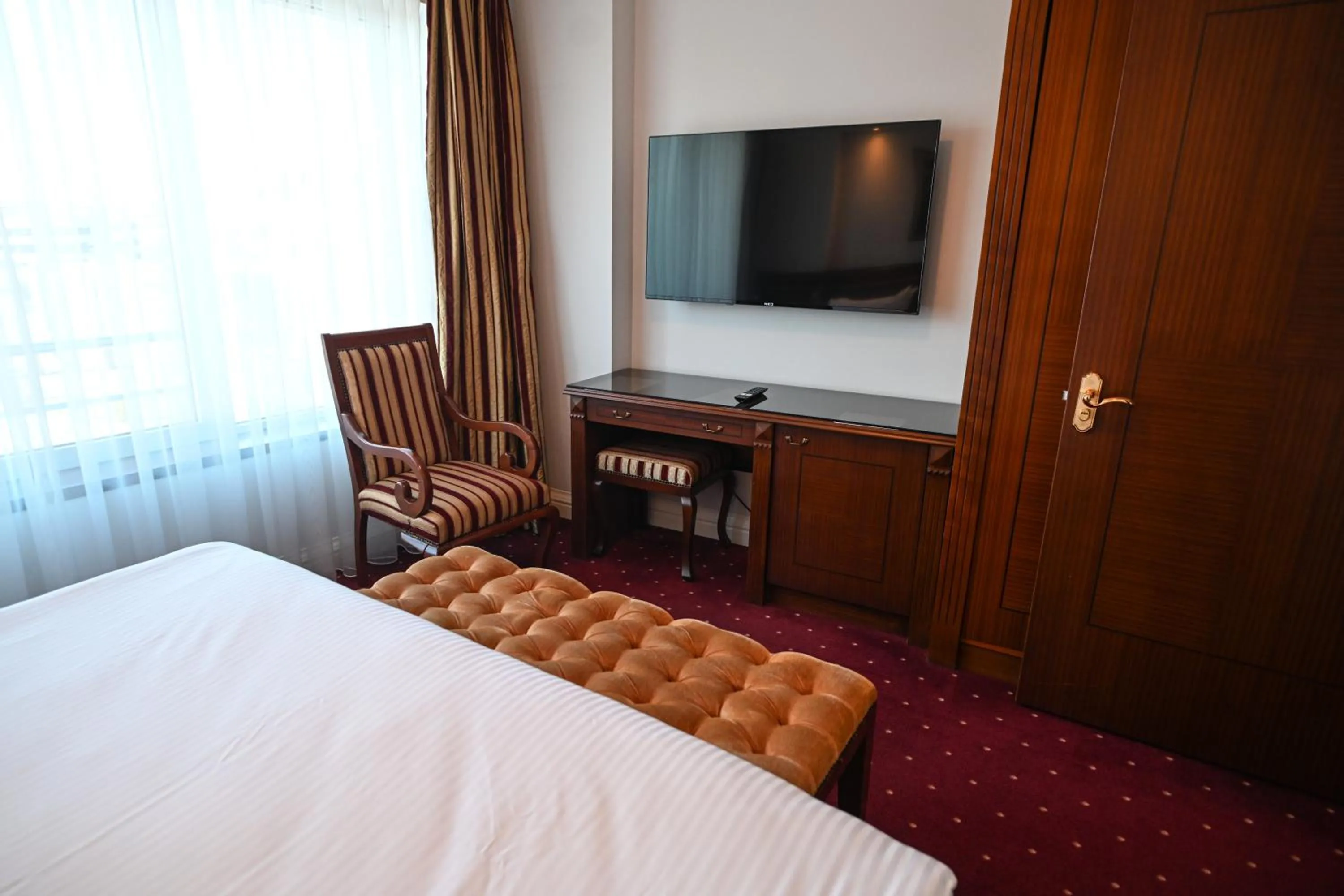 Bed in Stone Bridge Hotel