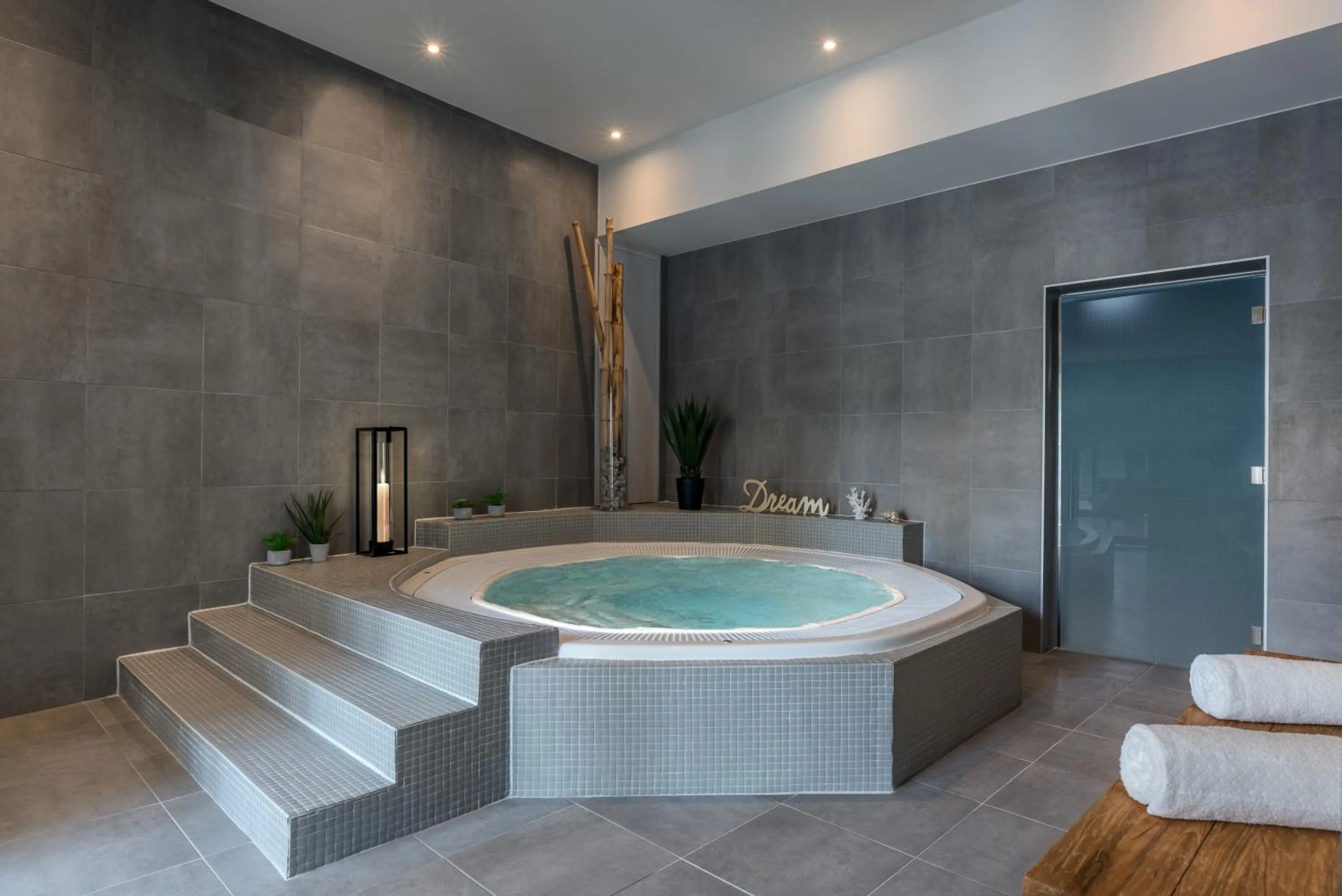 Hot Tub in SOWELL HOTELS Les Chevaliers