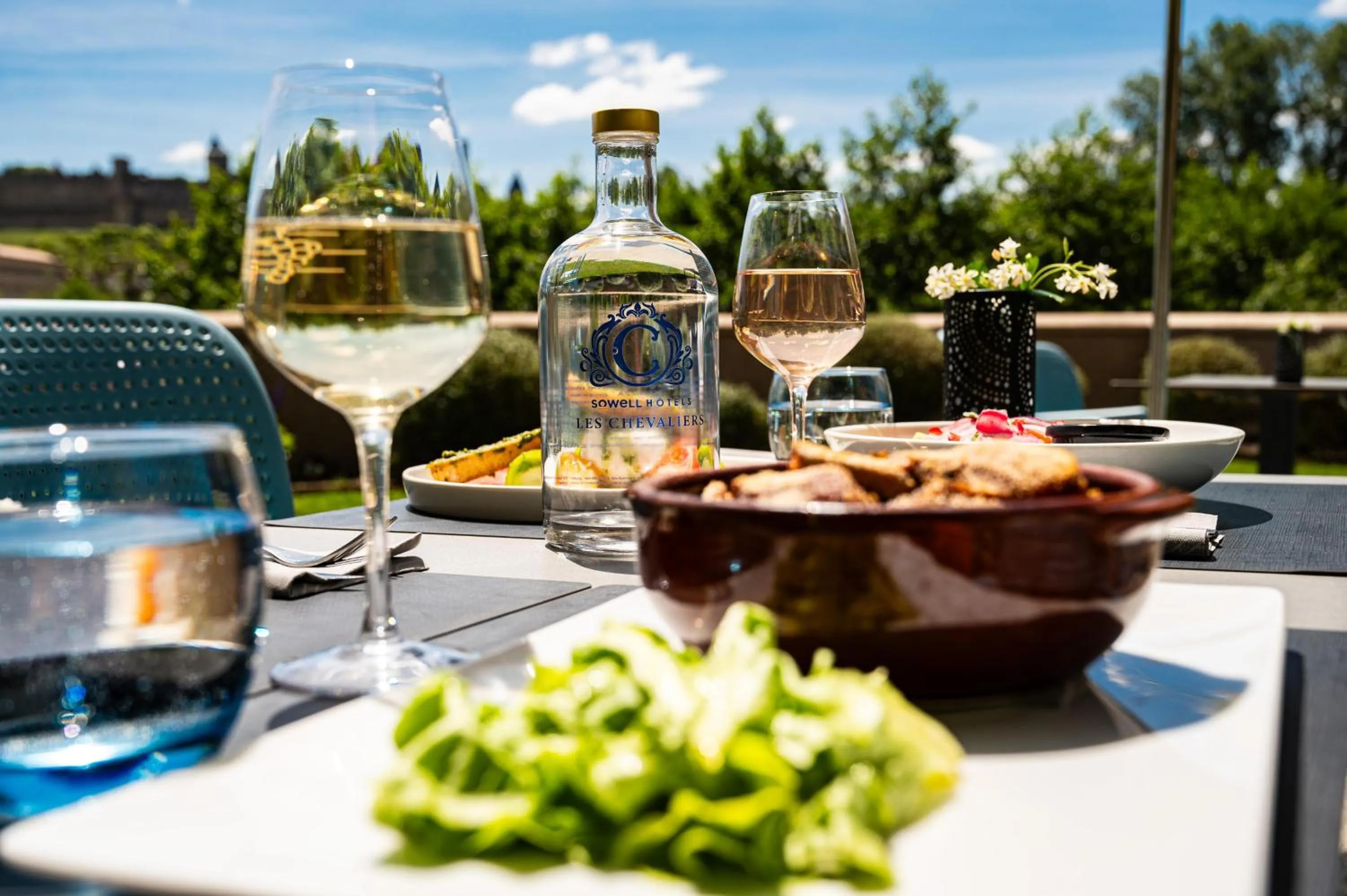 Restaurant/places to eat in SOWELL HOTELS Les Chevaliers