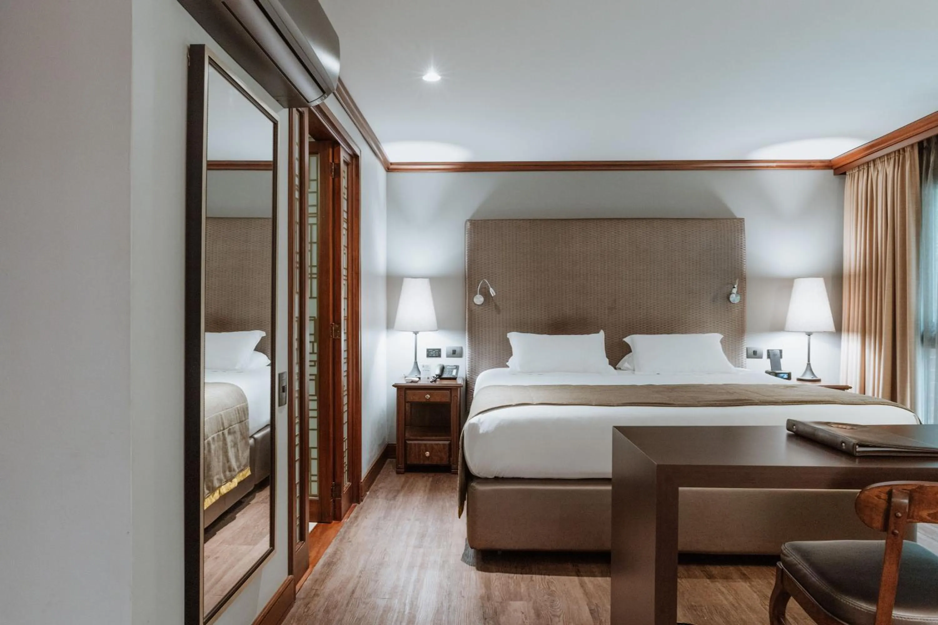 Deluxe Queen Suite in Hotel Park10