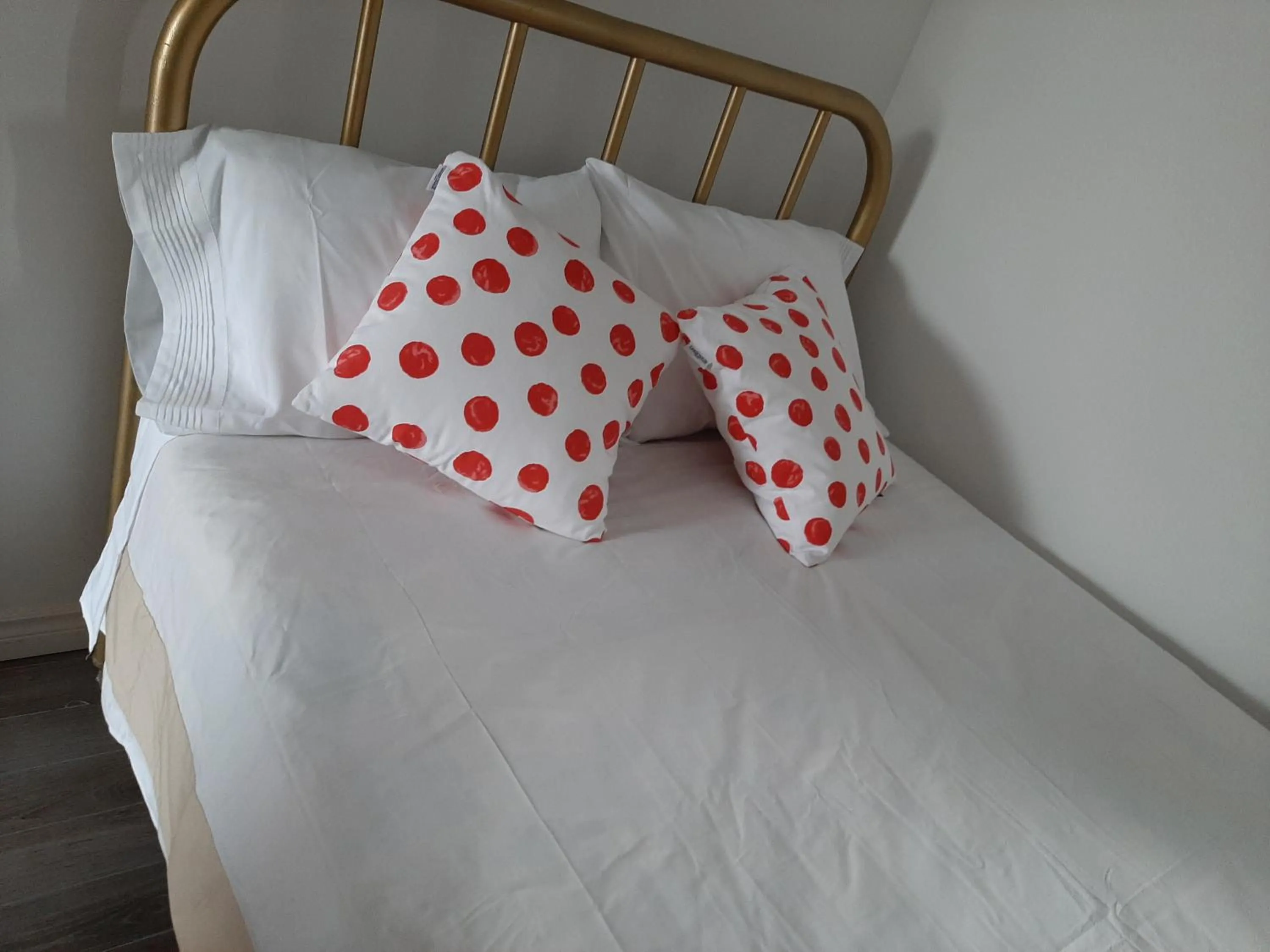 Bed in Motel LA RÉFÉRENCE