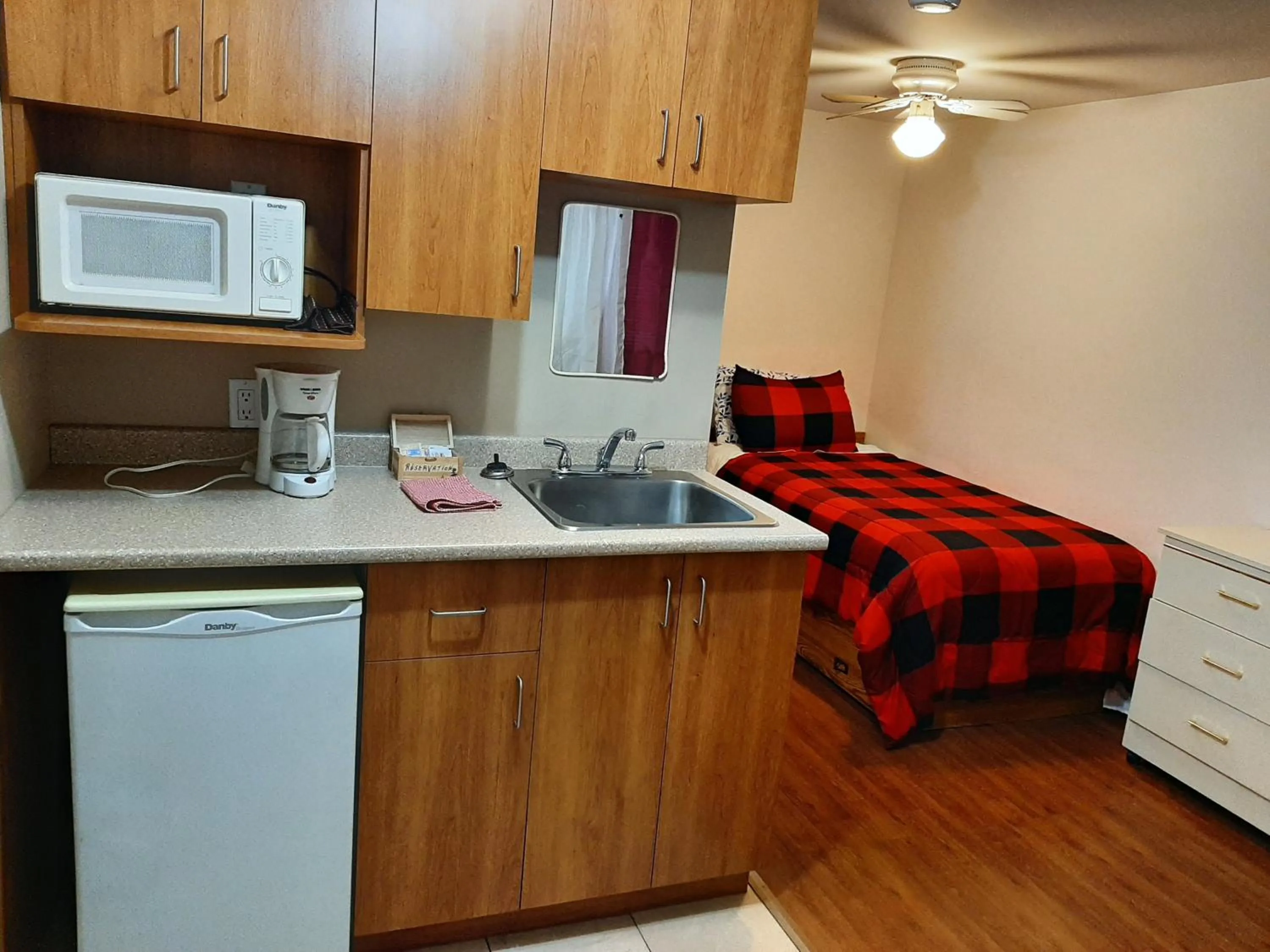 Bed in Motel LA RÉFÉRENCE