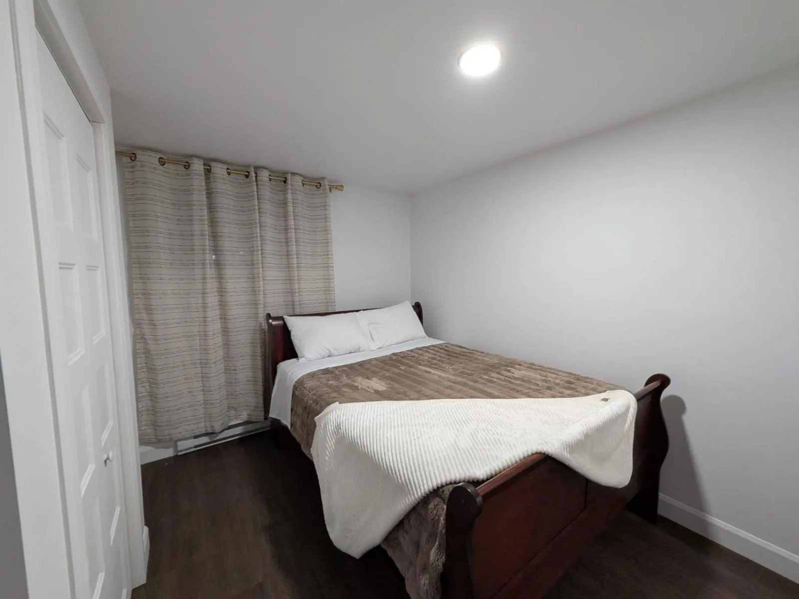 Bed in Motel LA RÉFÉRENCE