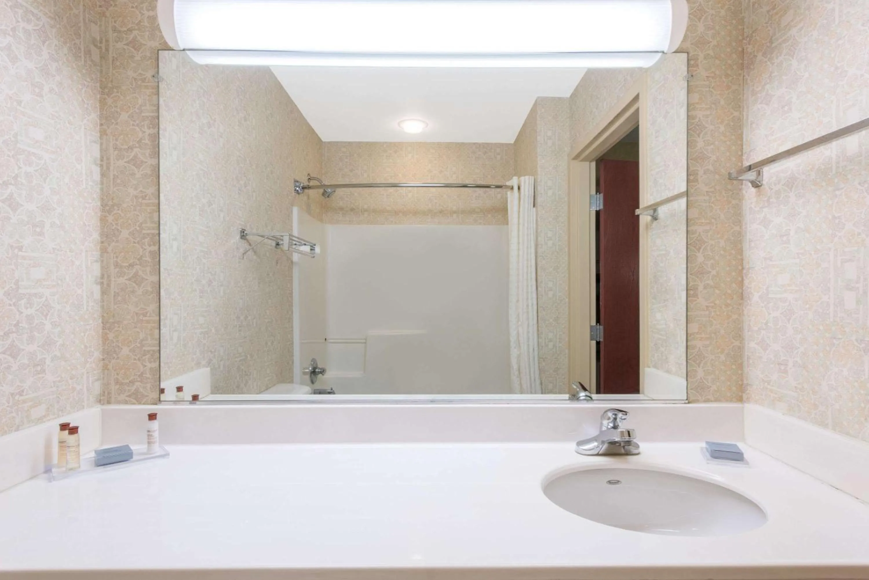 Bathroom in Lancaster Suites