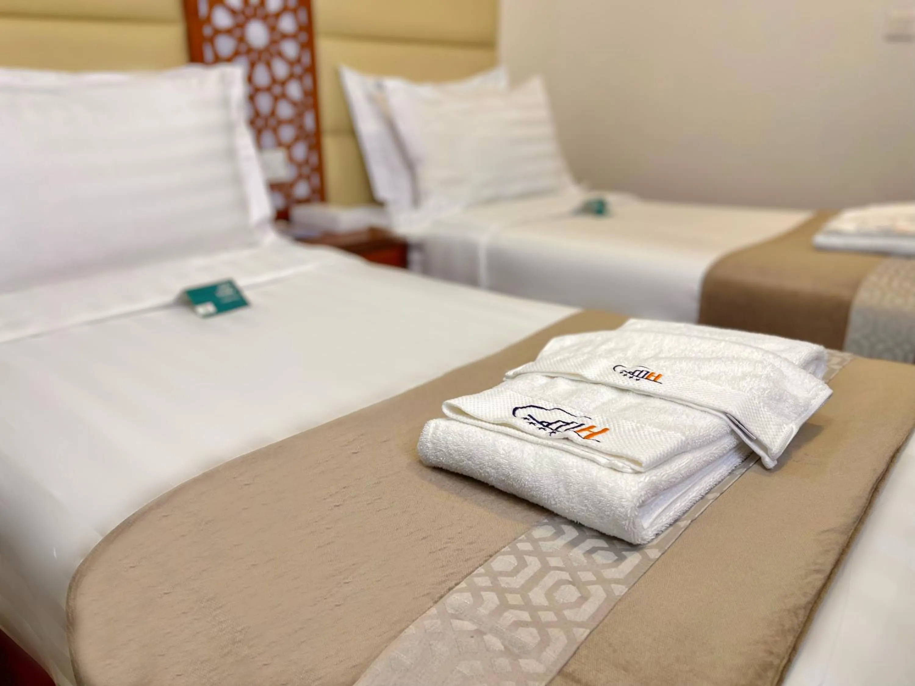 View (from property/room), Bed in Rawdhat Al Mukhtara Hotel