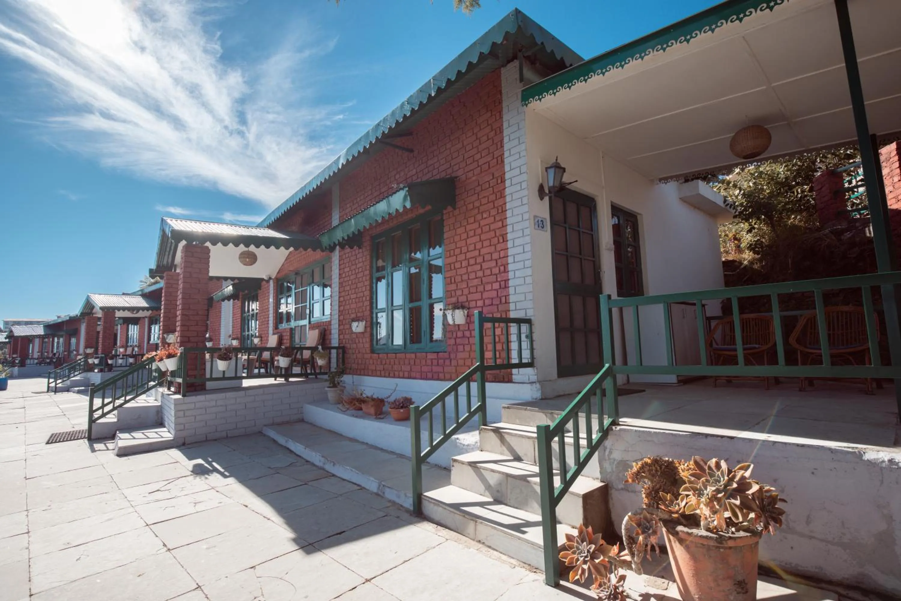 Two-Bedroom Cottage in Tehri Retreat Sursingdhar, Near New Tehri & Kanatal, By Himalayan Eco Lodges