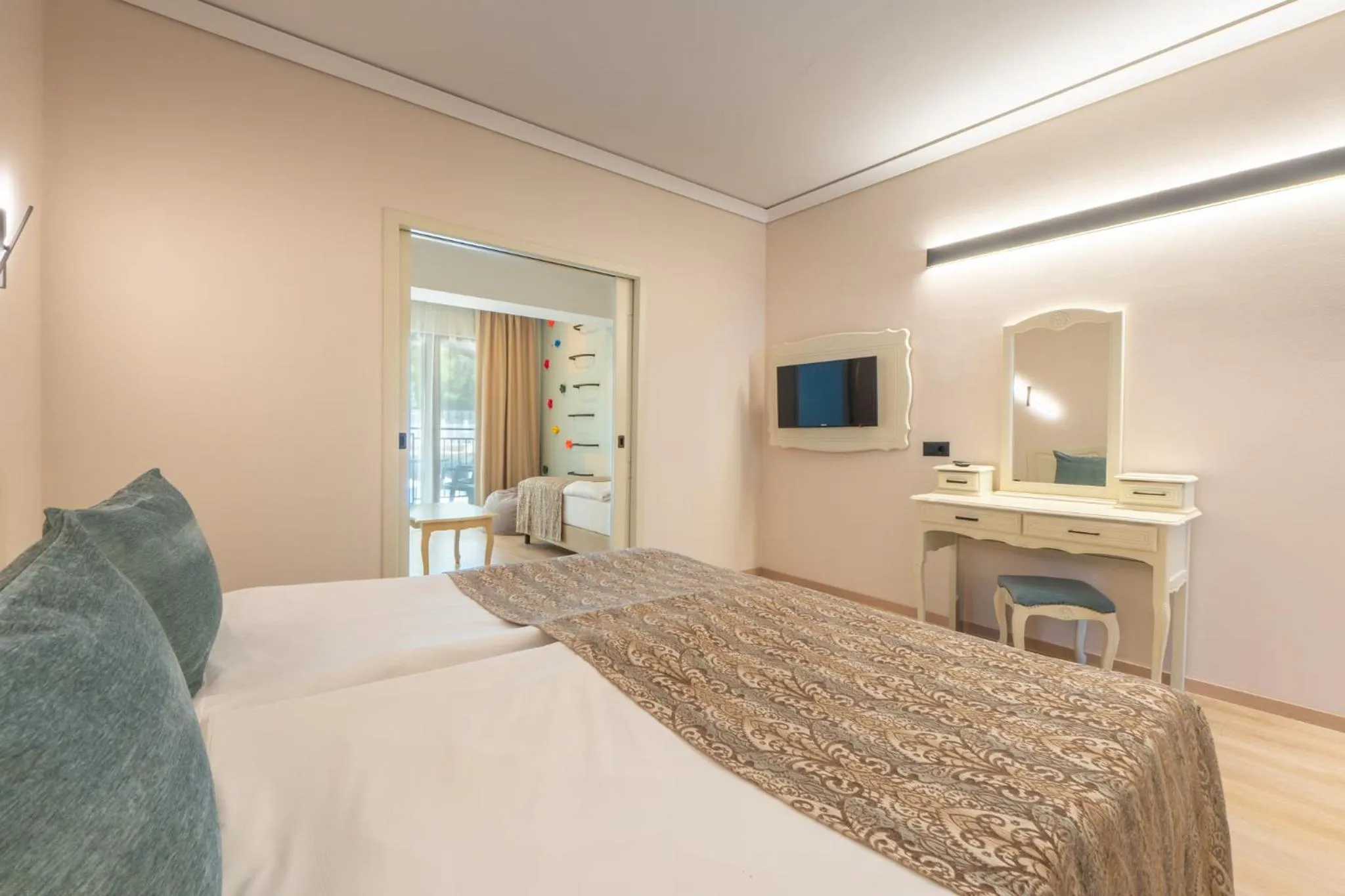 Bedroom, Bed in AquaClub GRIFID Hotel Bolero - Ultra All Inclusive & Private Beach