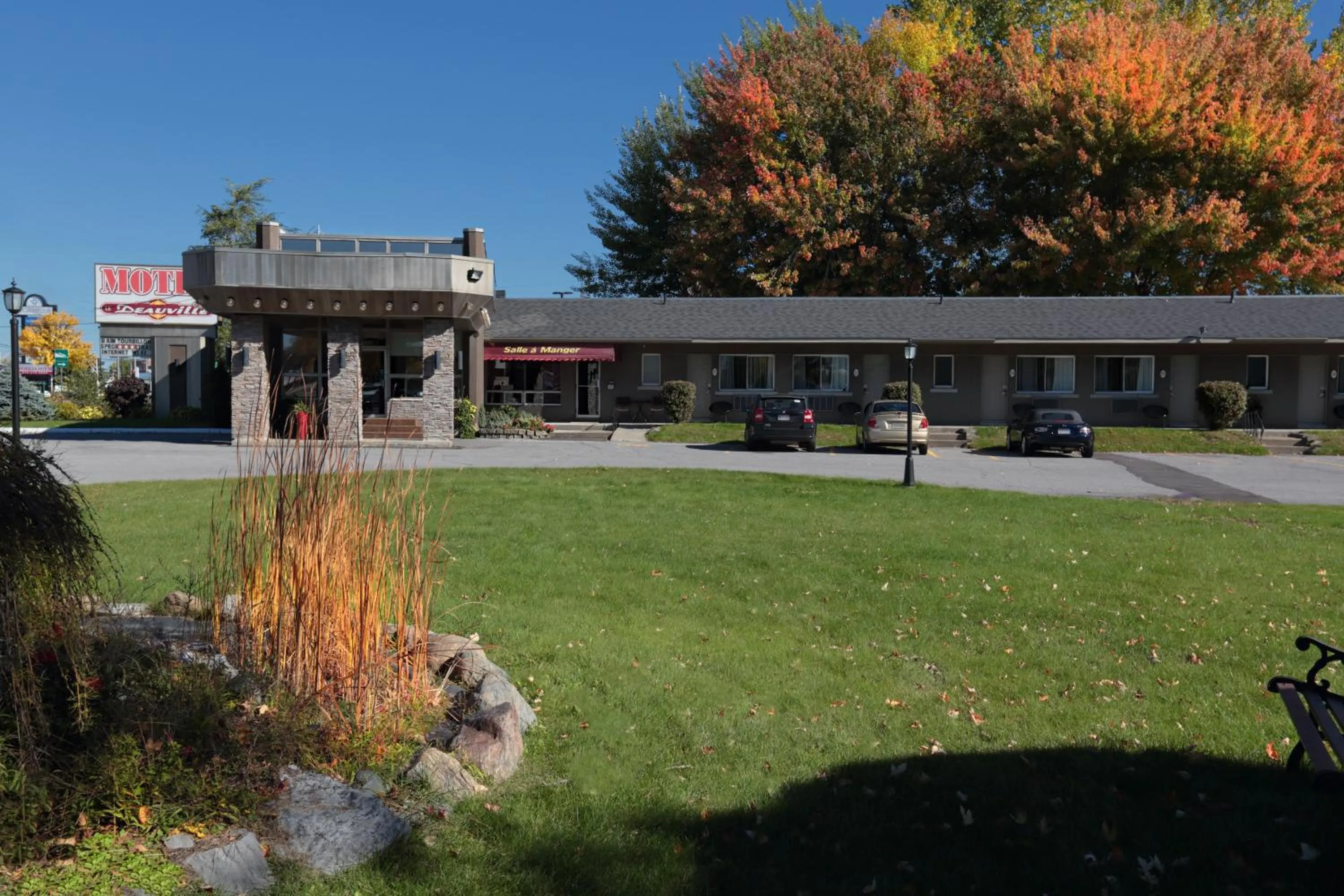 Restaurant/places to eat in Le Deauville Motel