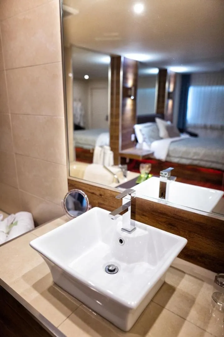 Bed in Le Deauville Motel