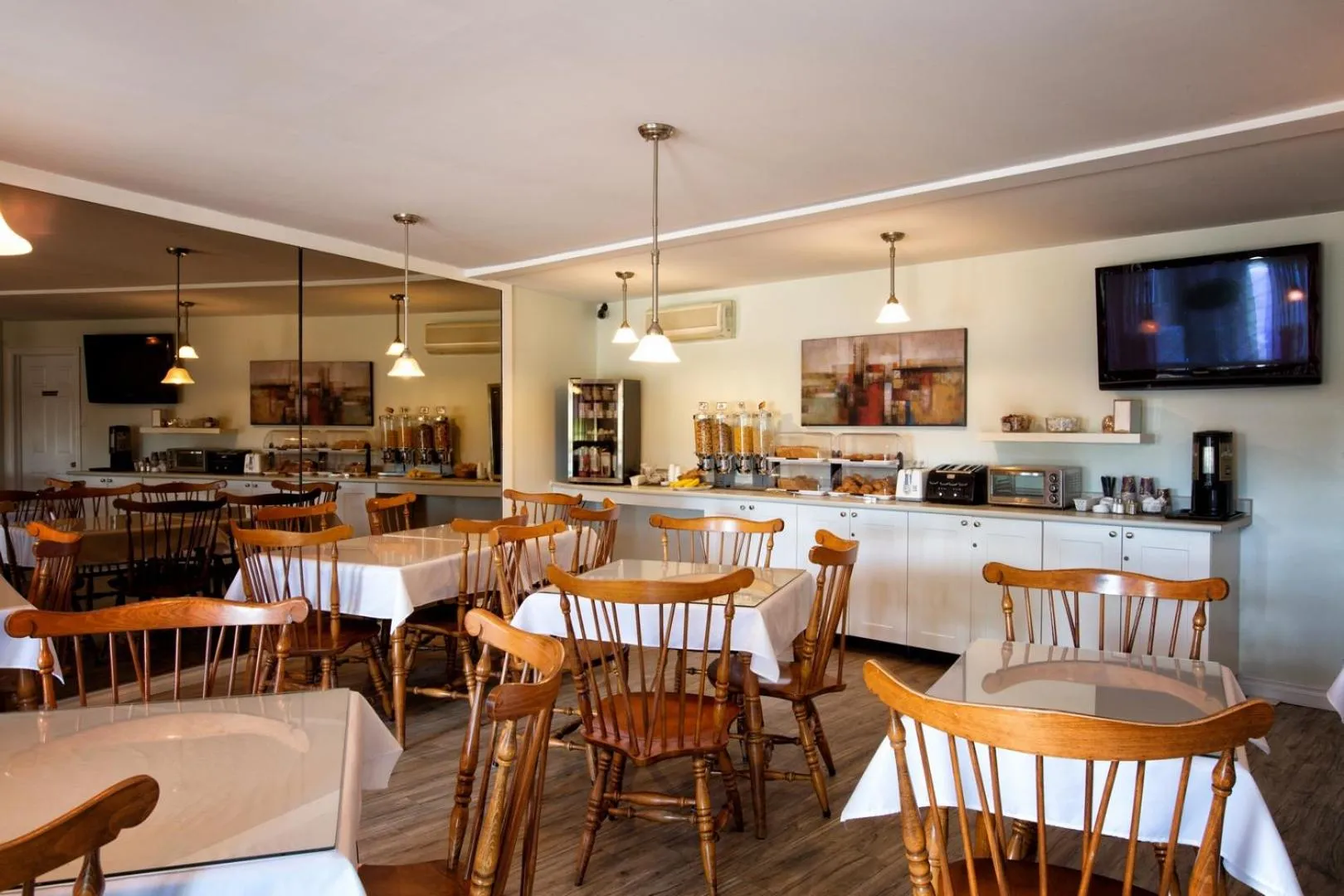 Restaurant/places to eat in Le Deauville Motel