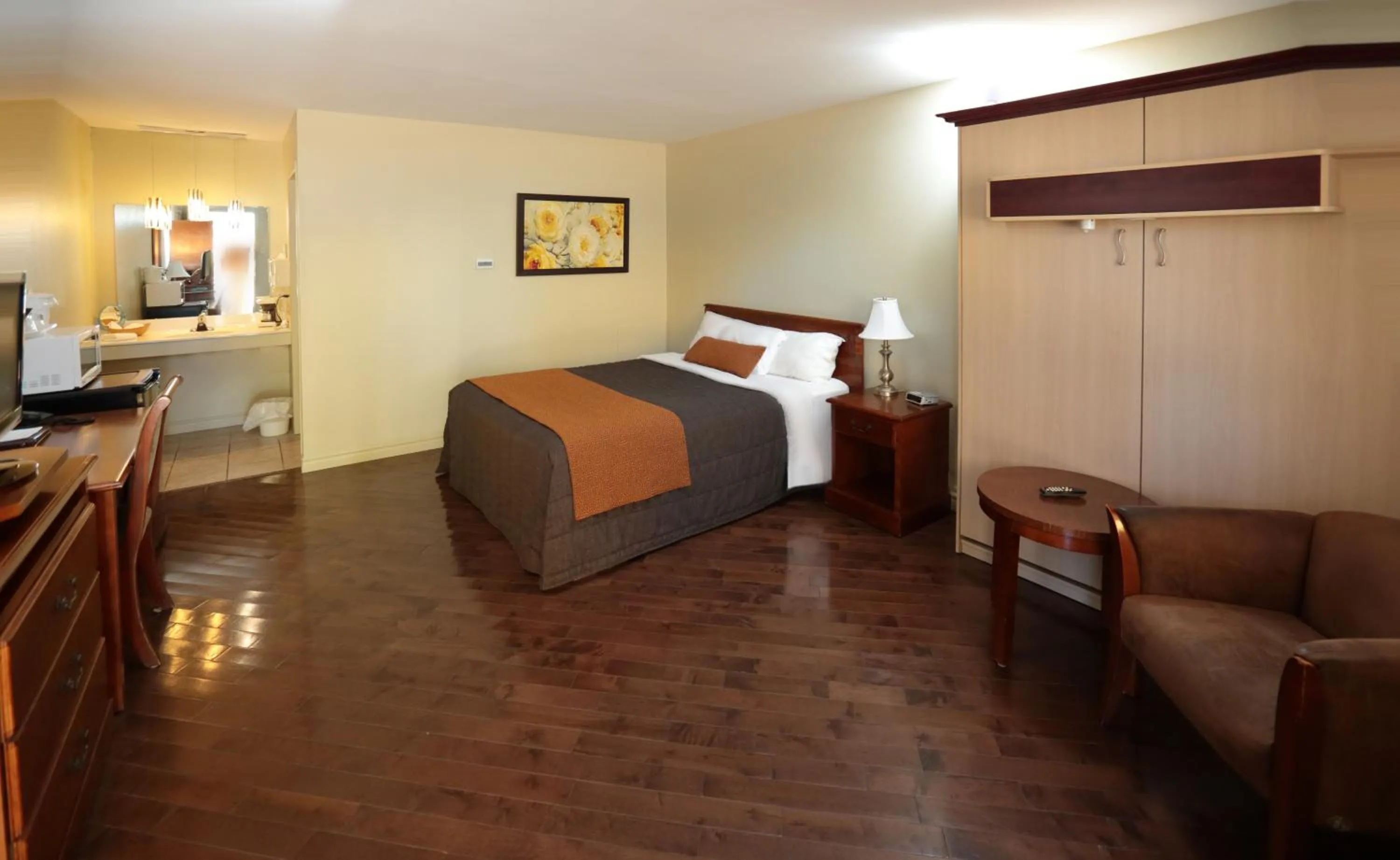 Bedroom, Bed in Le Deauville Motel