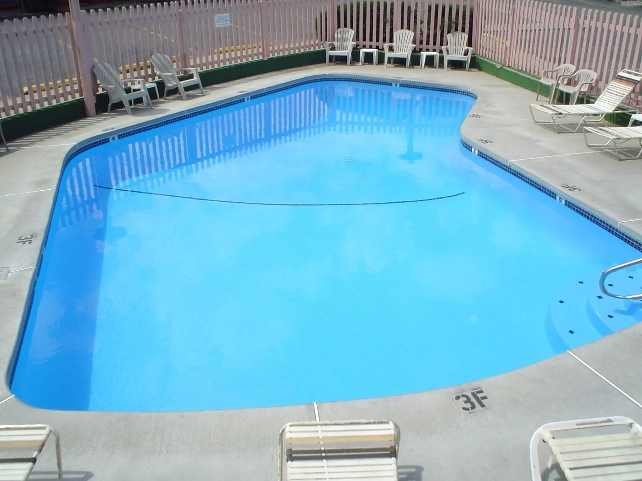 Swimming pool in Avenue Motel Wenatchee