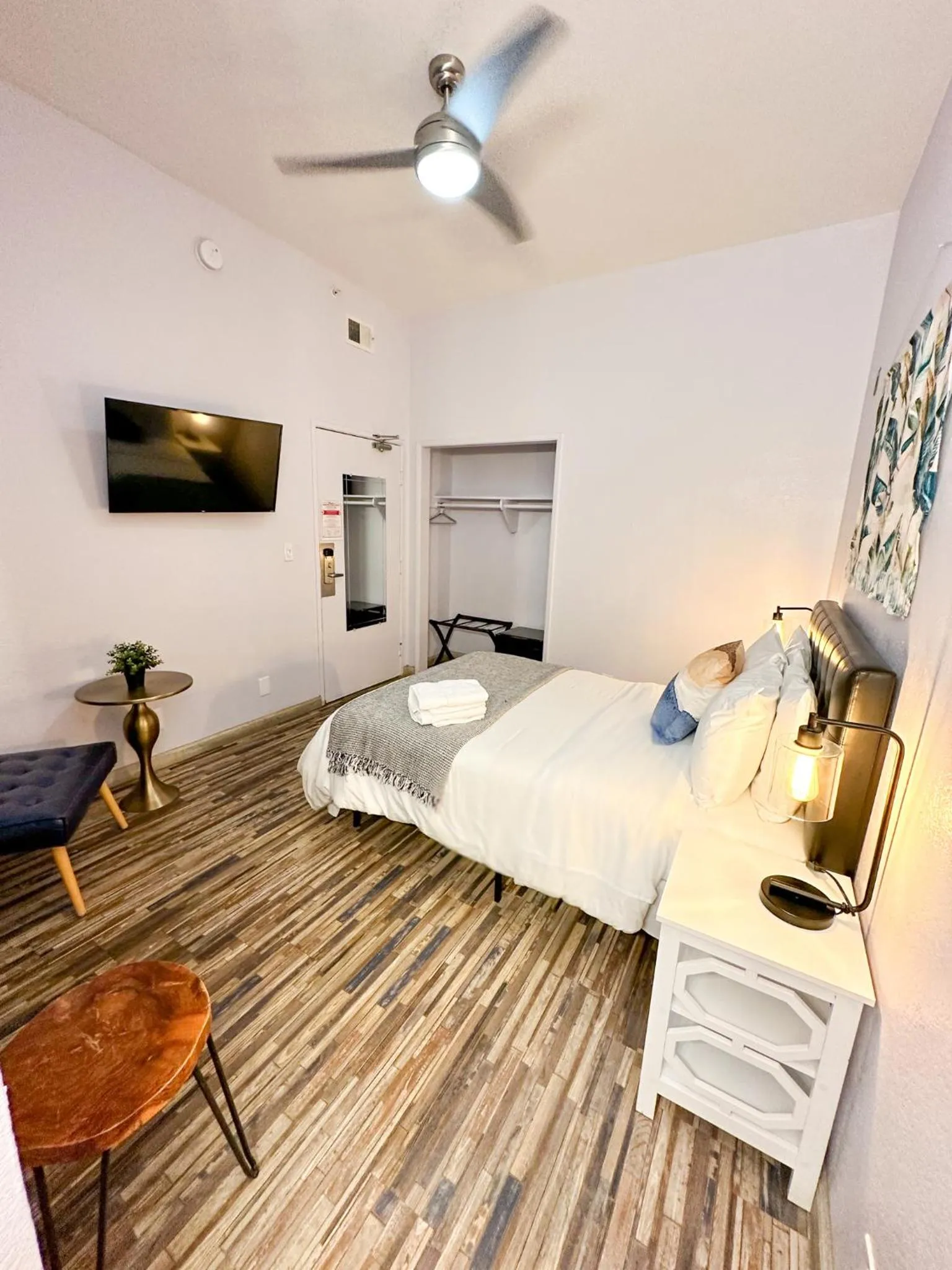 TV and multimedia, Bed in Samesun Venice Beach Hotel & Hostel