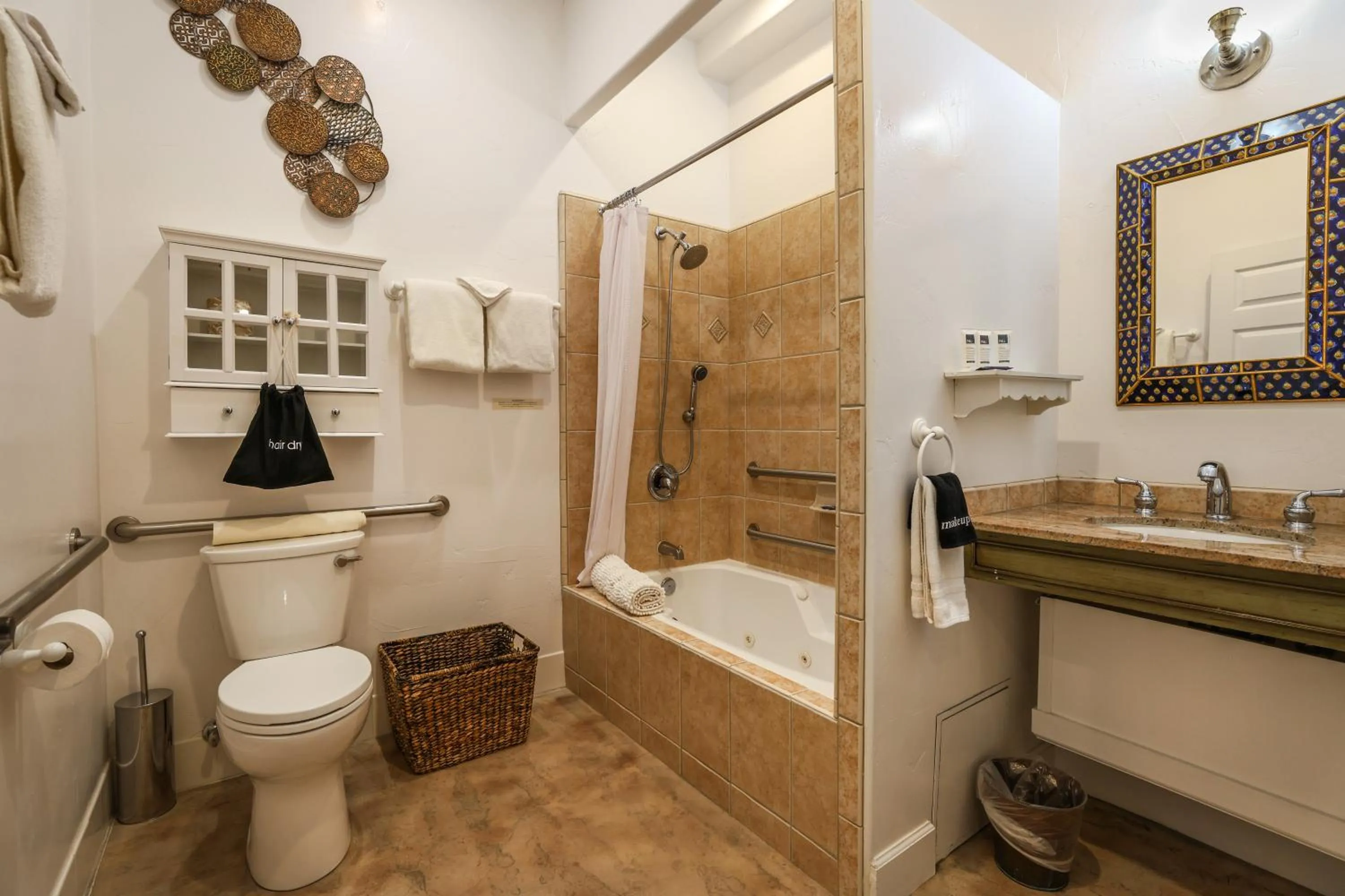 Shower in Cayucos Sunset Inn