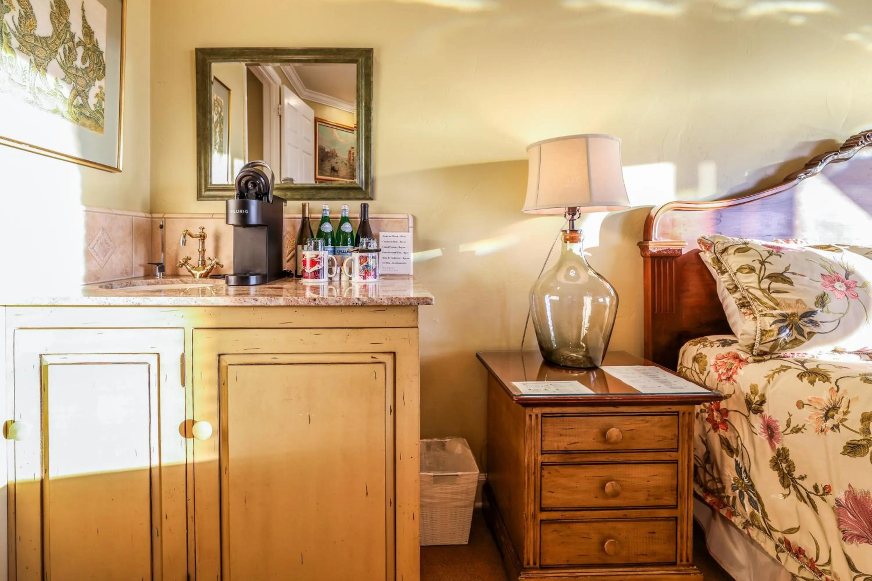 Kitchen or kitchenette, Bed in Cayucos Sunset Inn