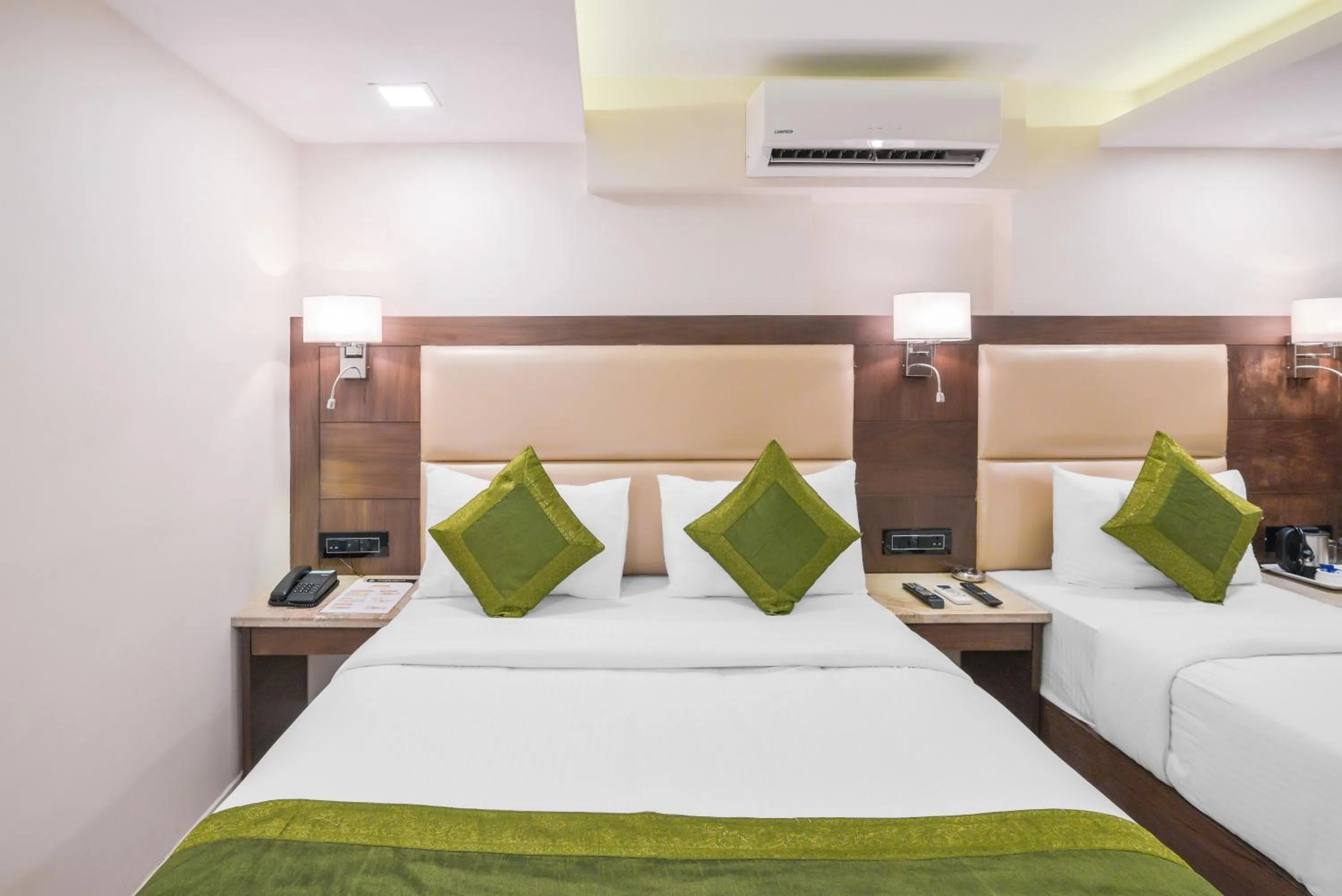 Photo of the whole room, Bed in Oxford Hotel Powai