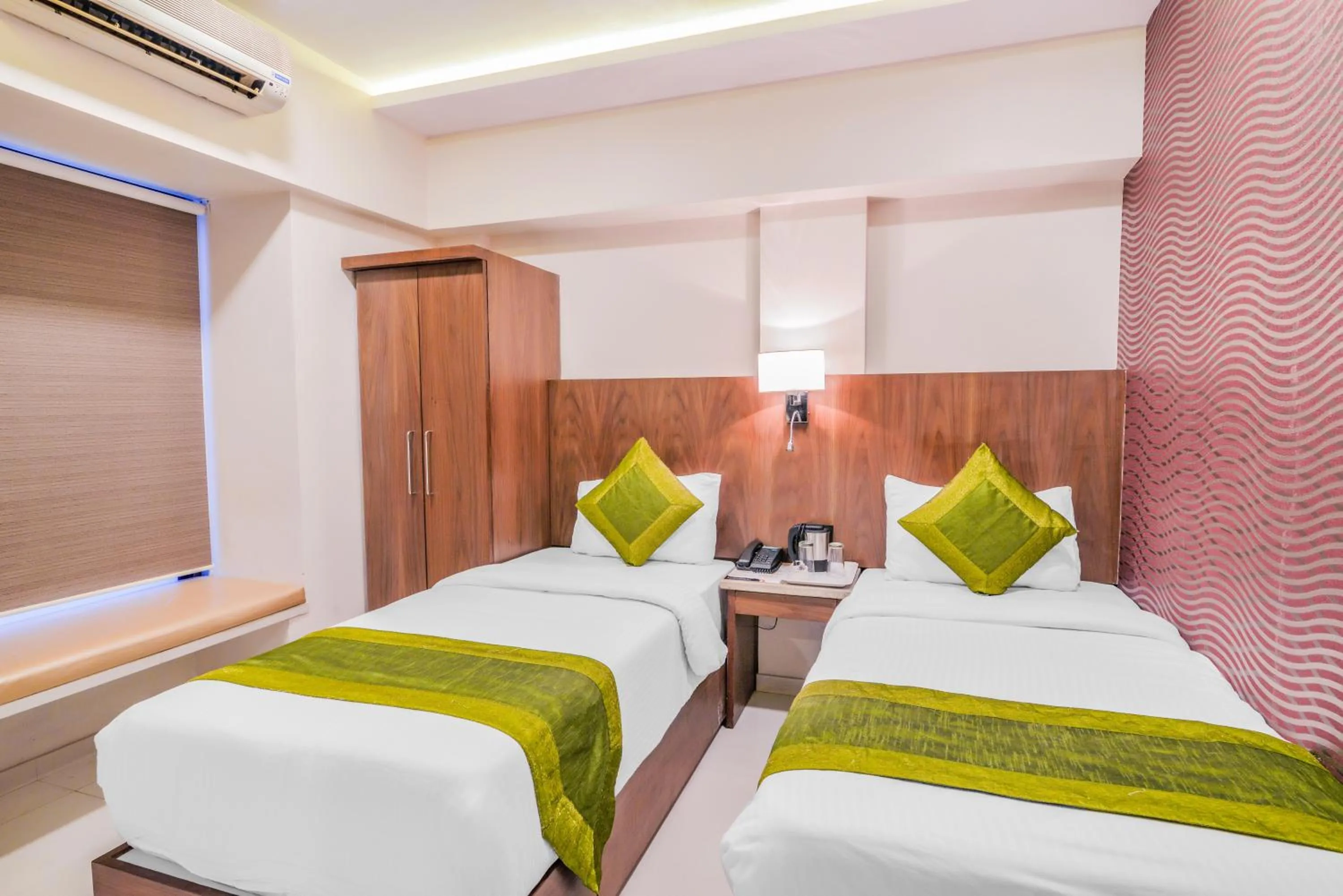 Bed in Oxford Hotel Powai