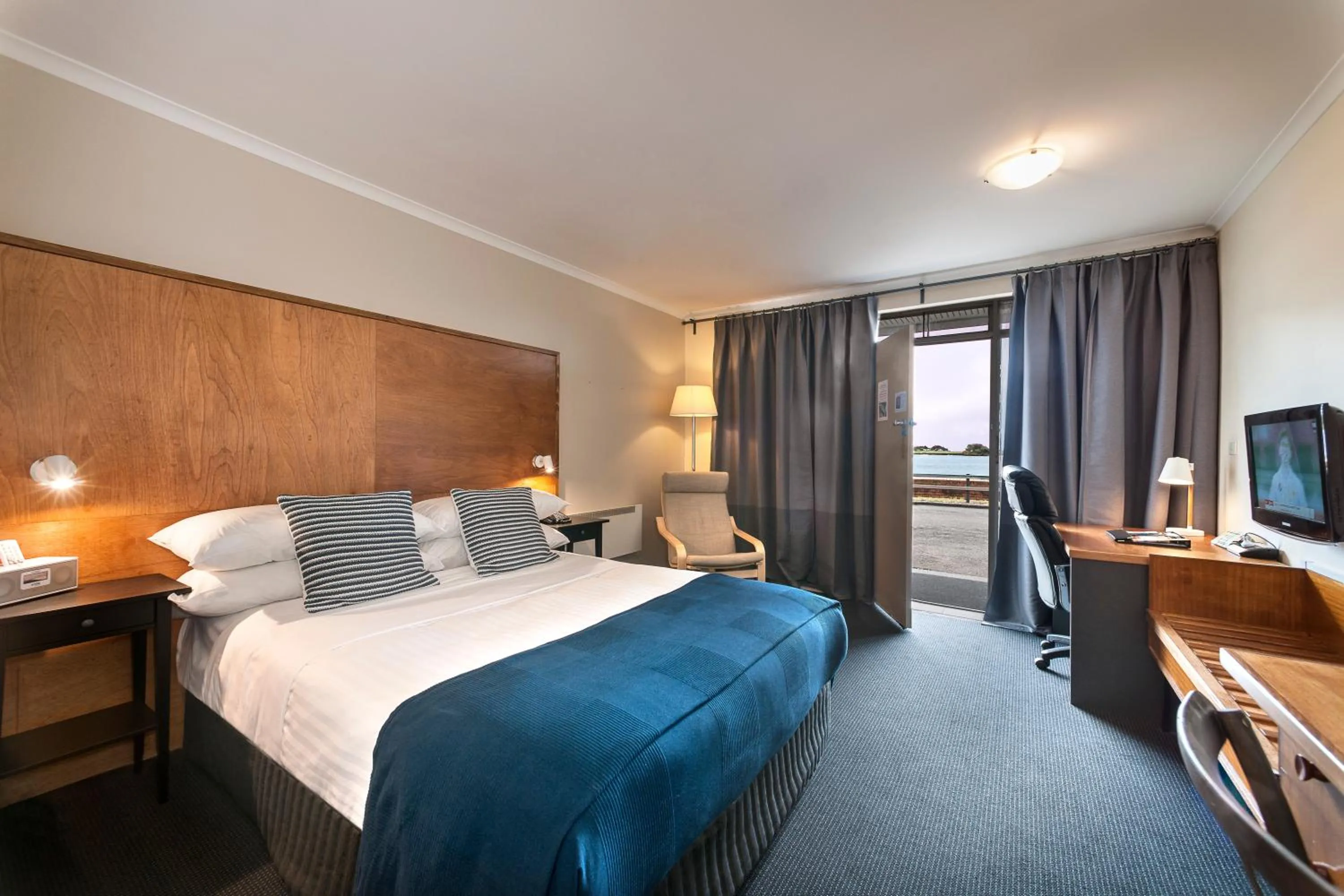 Photo of the whole room, Bed in The Waterfront Wynyard