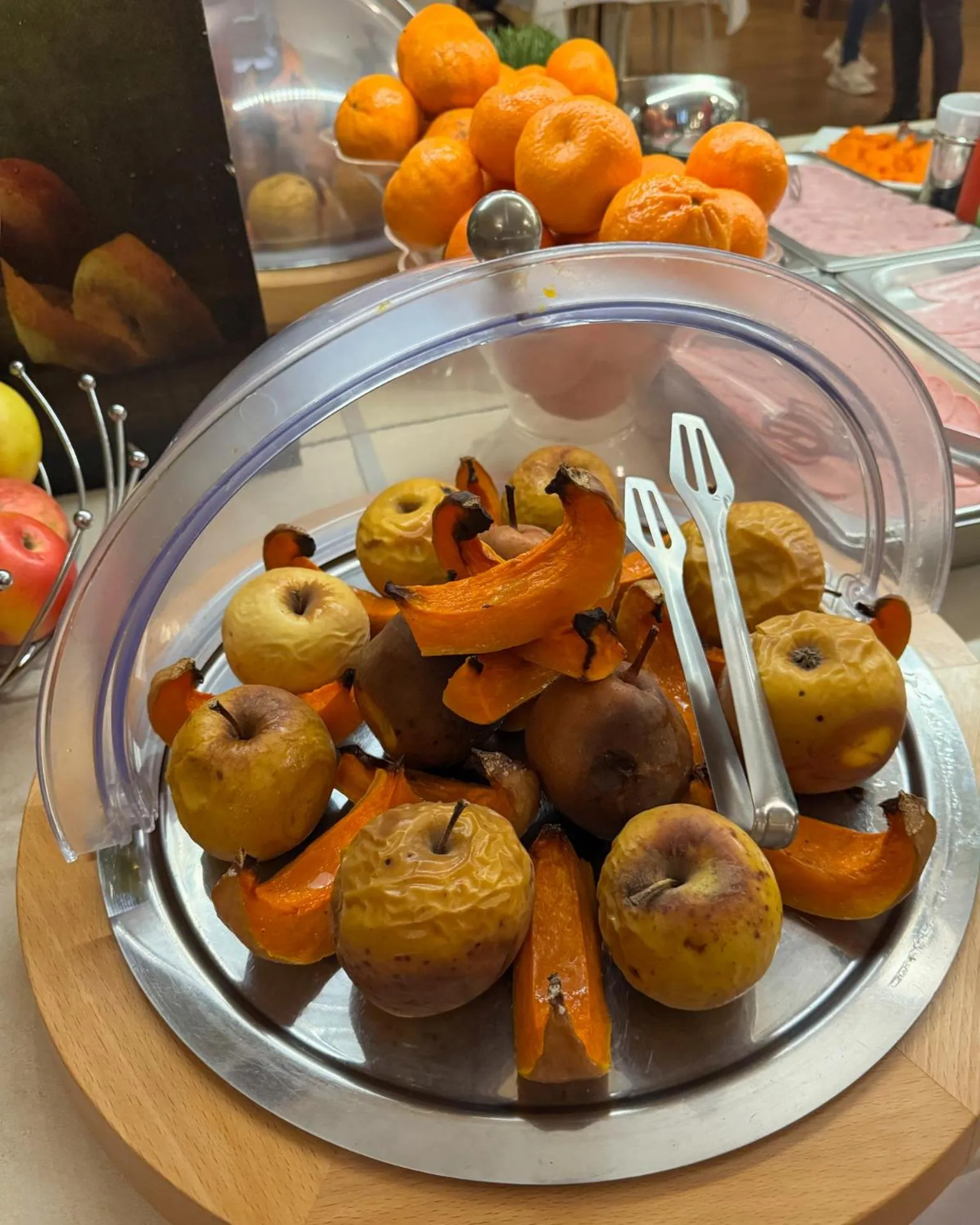 Restaurant/places to eat in Hotel Studio