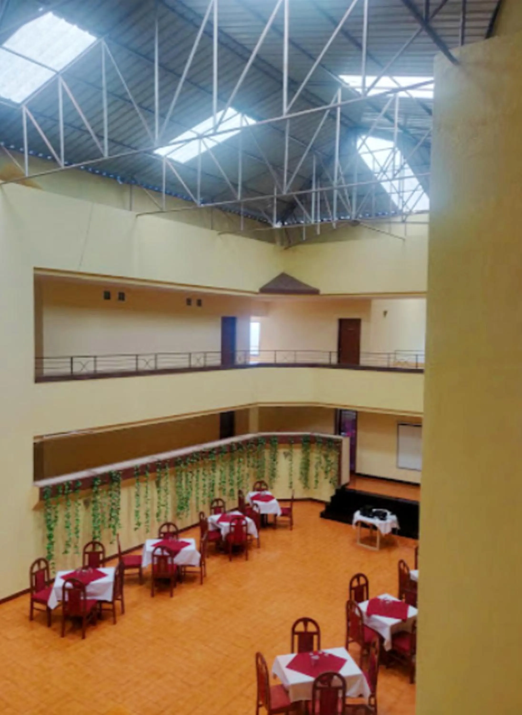 Restaurant/places to eat in The Dhanhills - a valley view hotel in panchgani