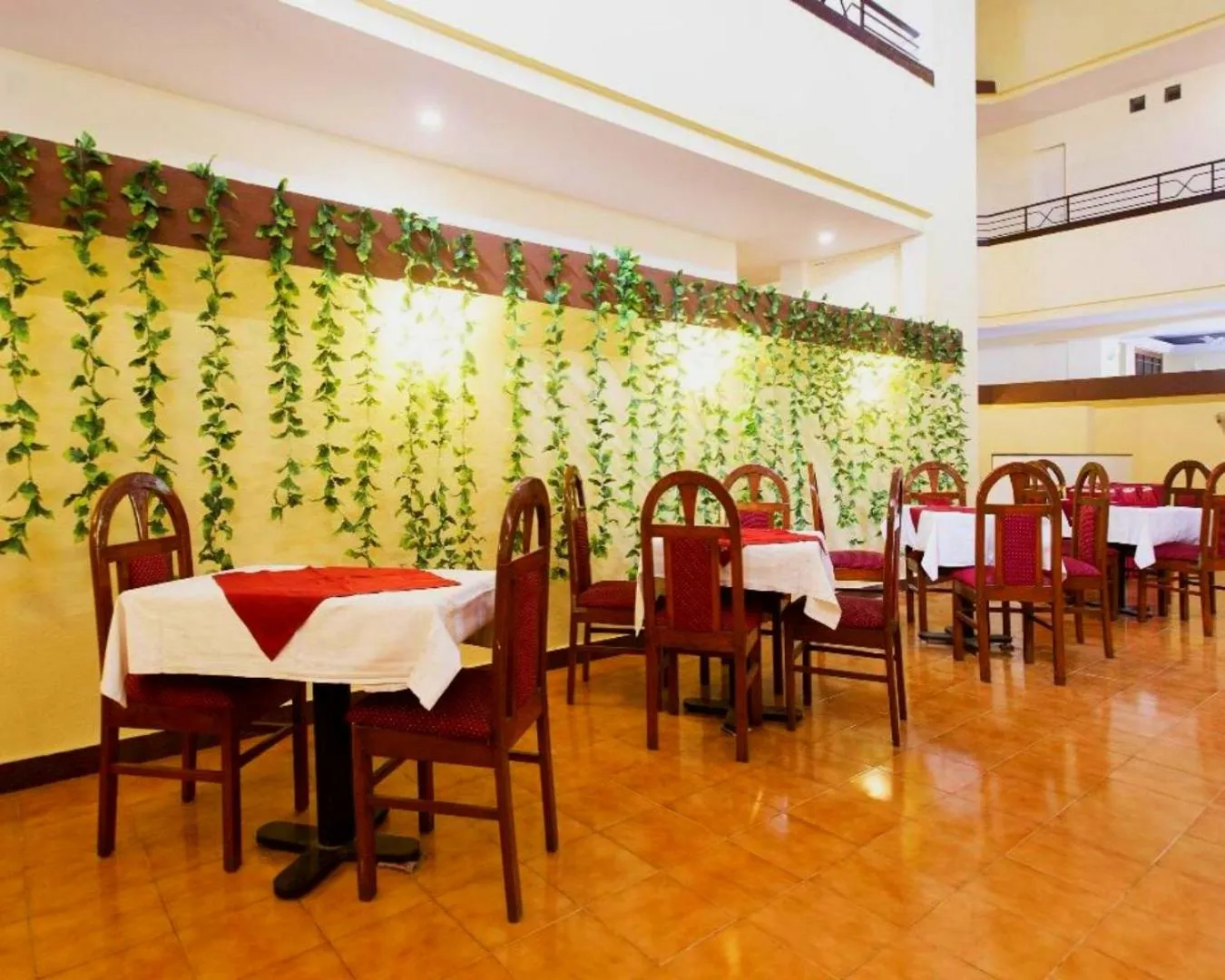 Restaurant/places to eat in The Dhanhills - a valley view hotel in panchgani