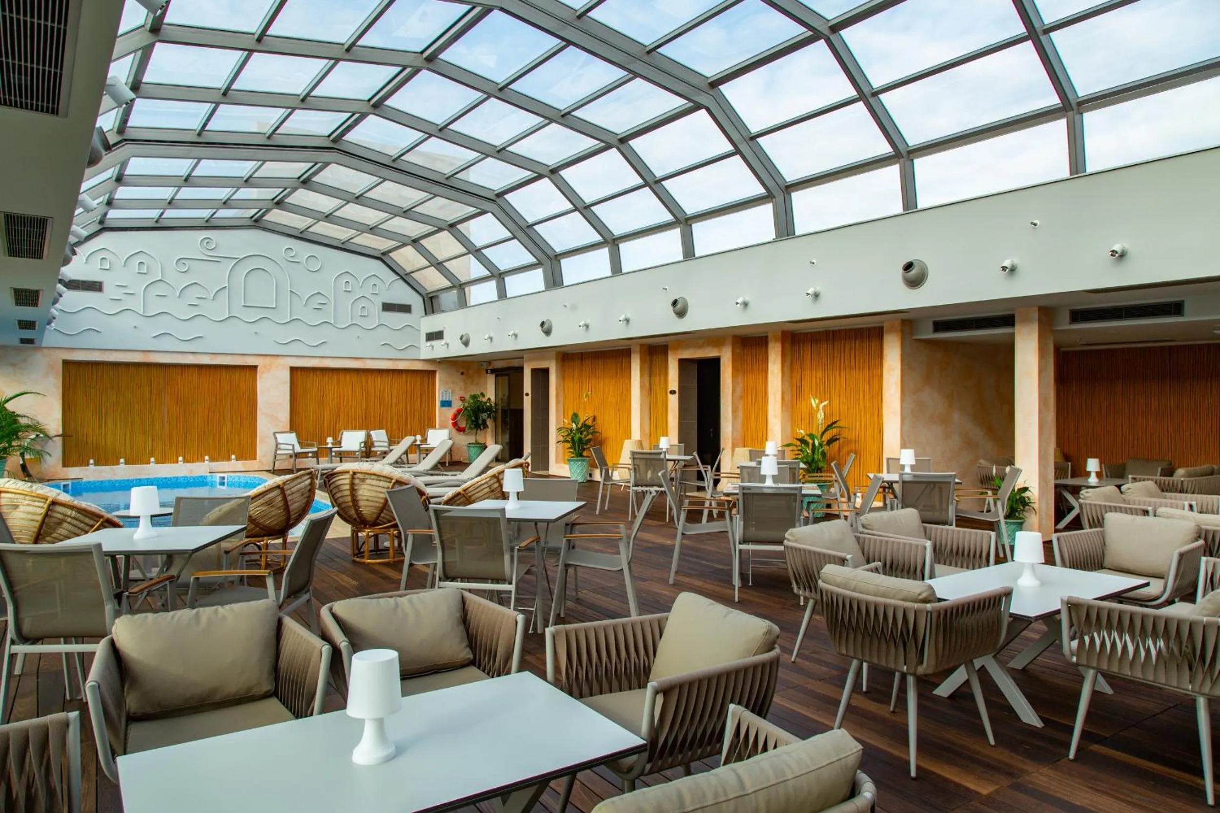 Swimming pool in Boutique 19 Hotel