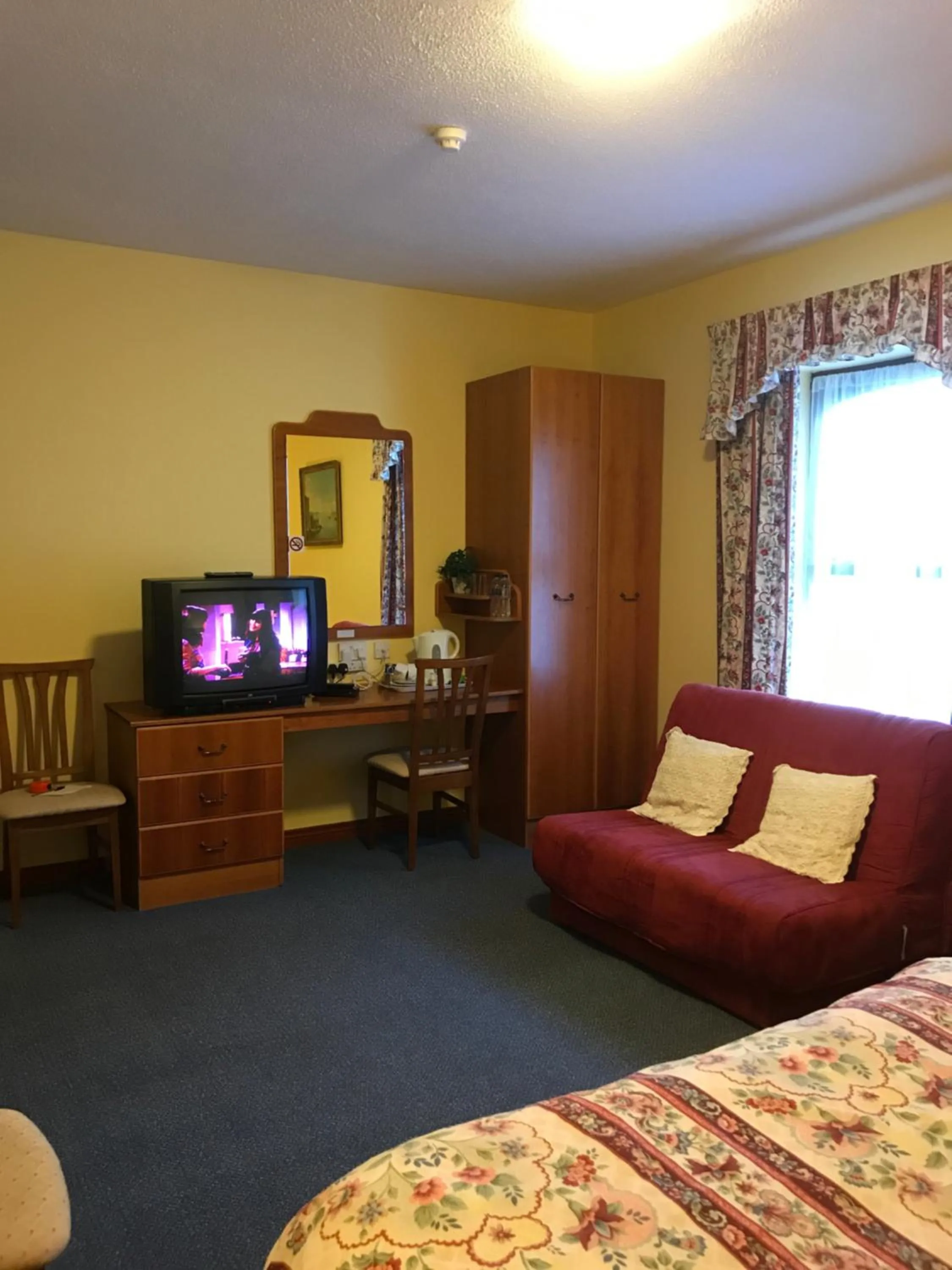 Living room, Bed in The Stables B&B