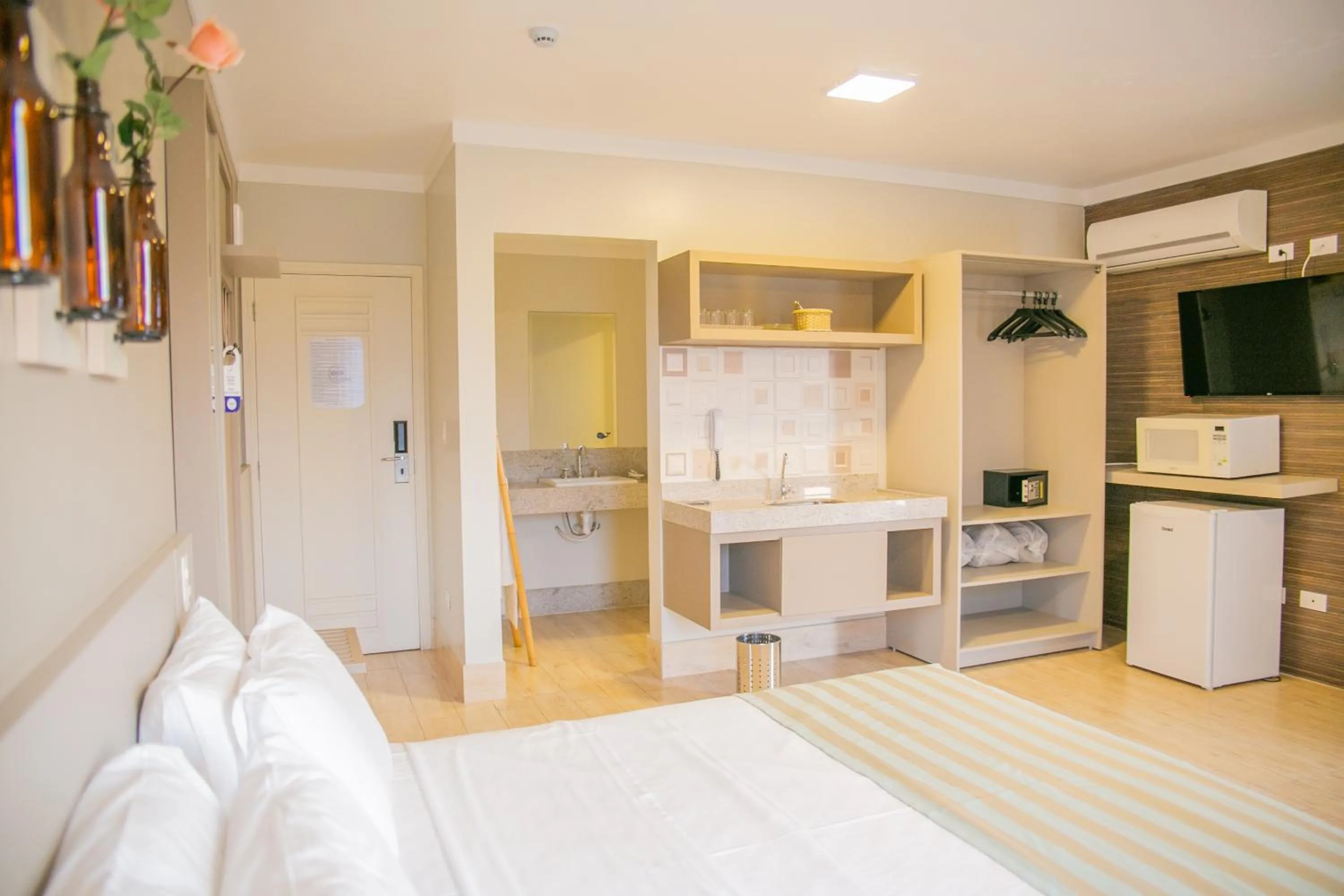 Photo of the whole room, Bed in Pousada Villa Di Enzo