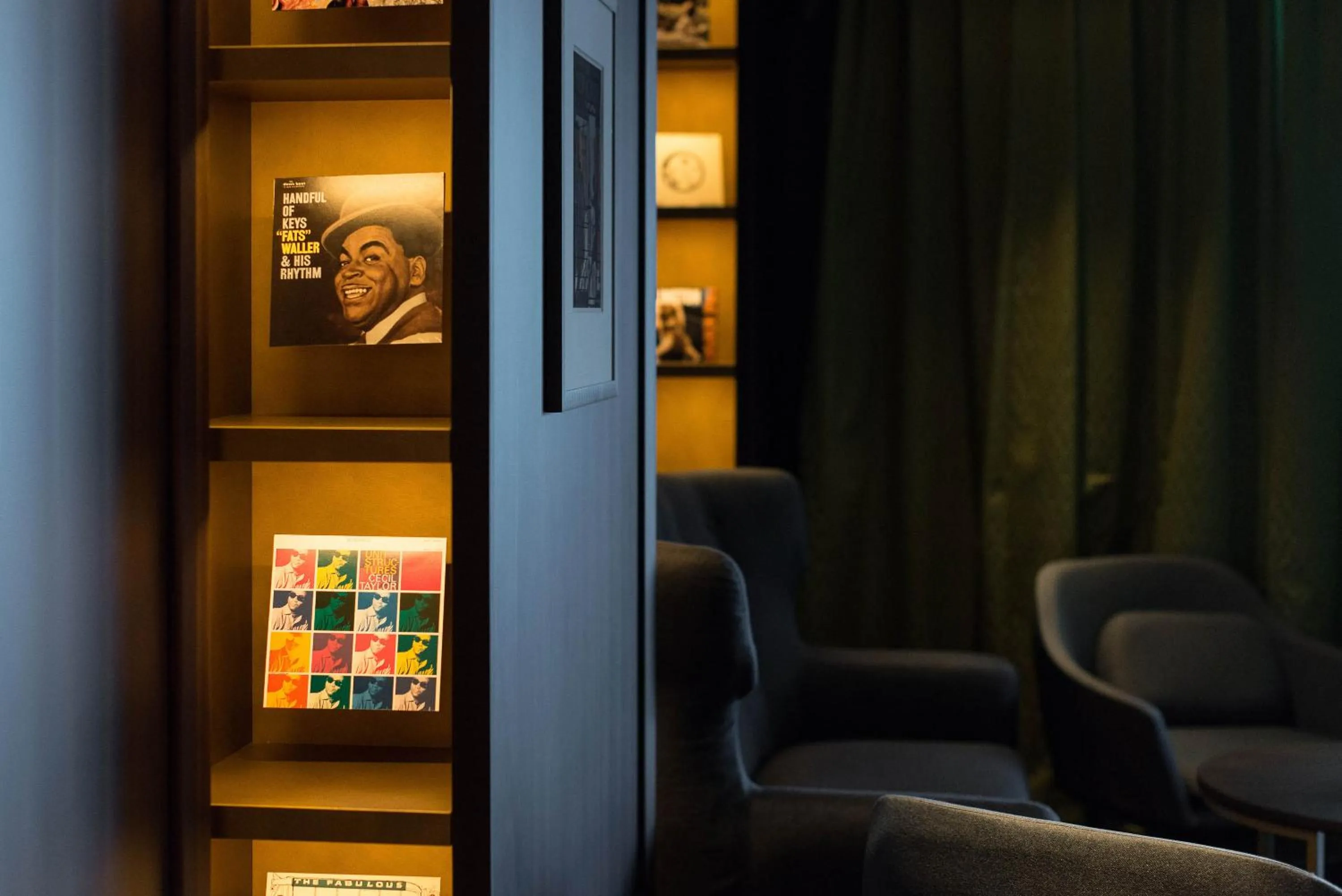 Lounge or bar in THE LIBERTY Hotel Bremerhaven BW Signature Collection