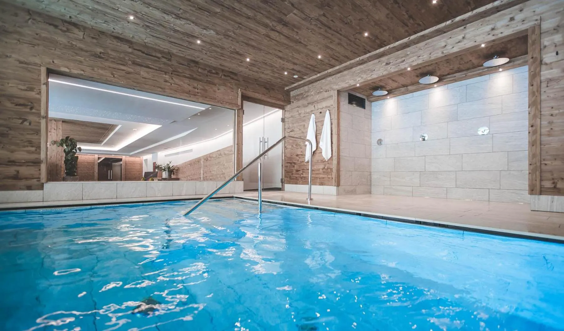 Swimming pool in Hirben Naturlaub