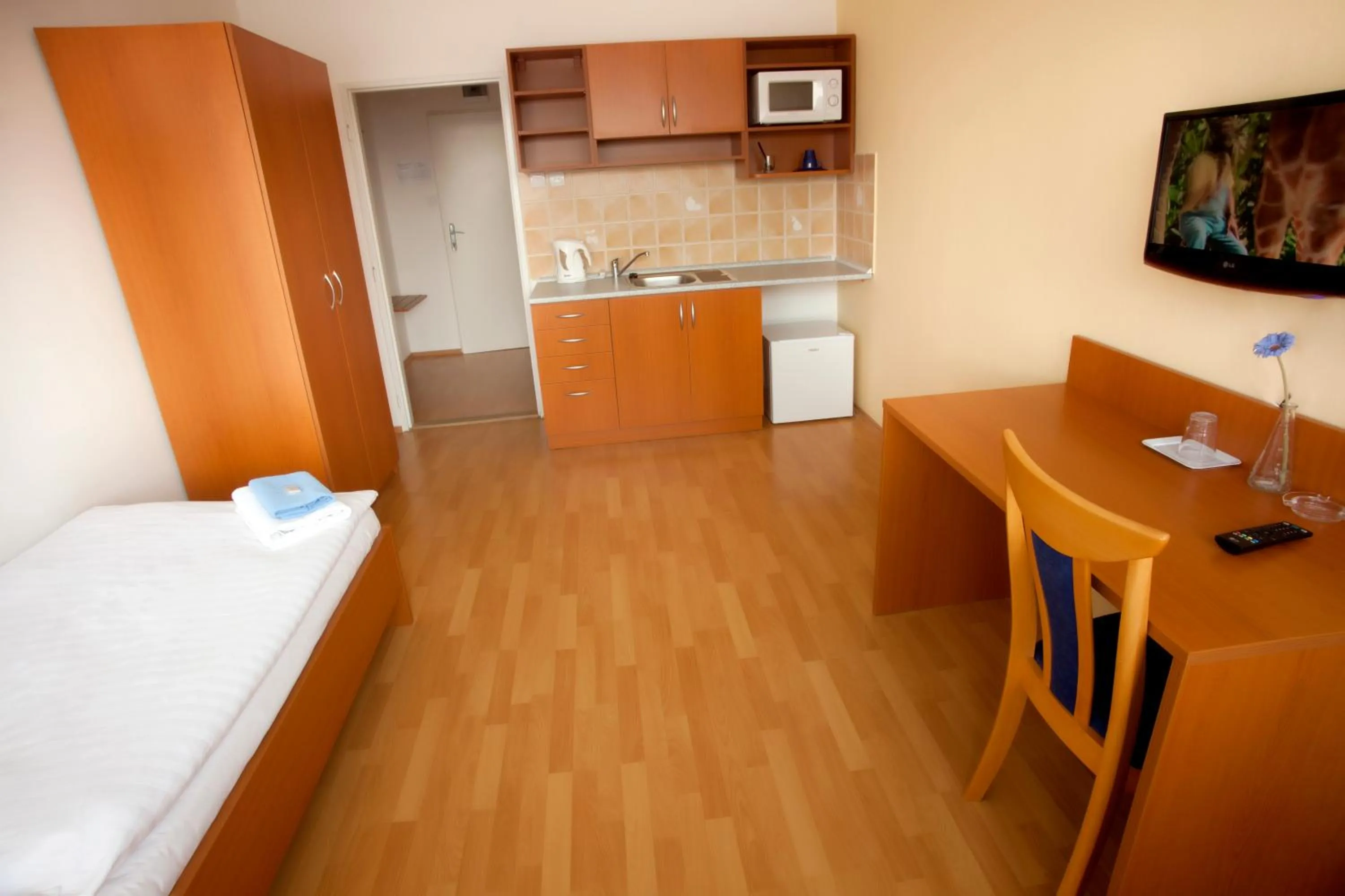 Kitchen or kitchenette, Bed in Hotel Veronika