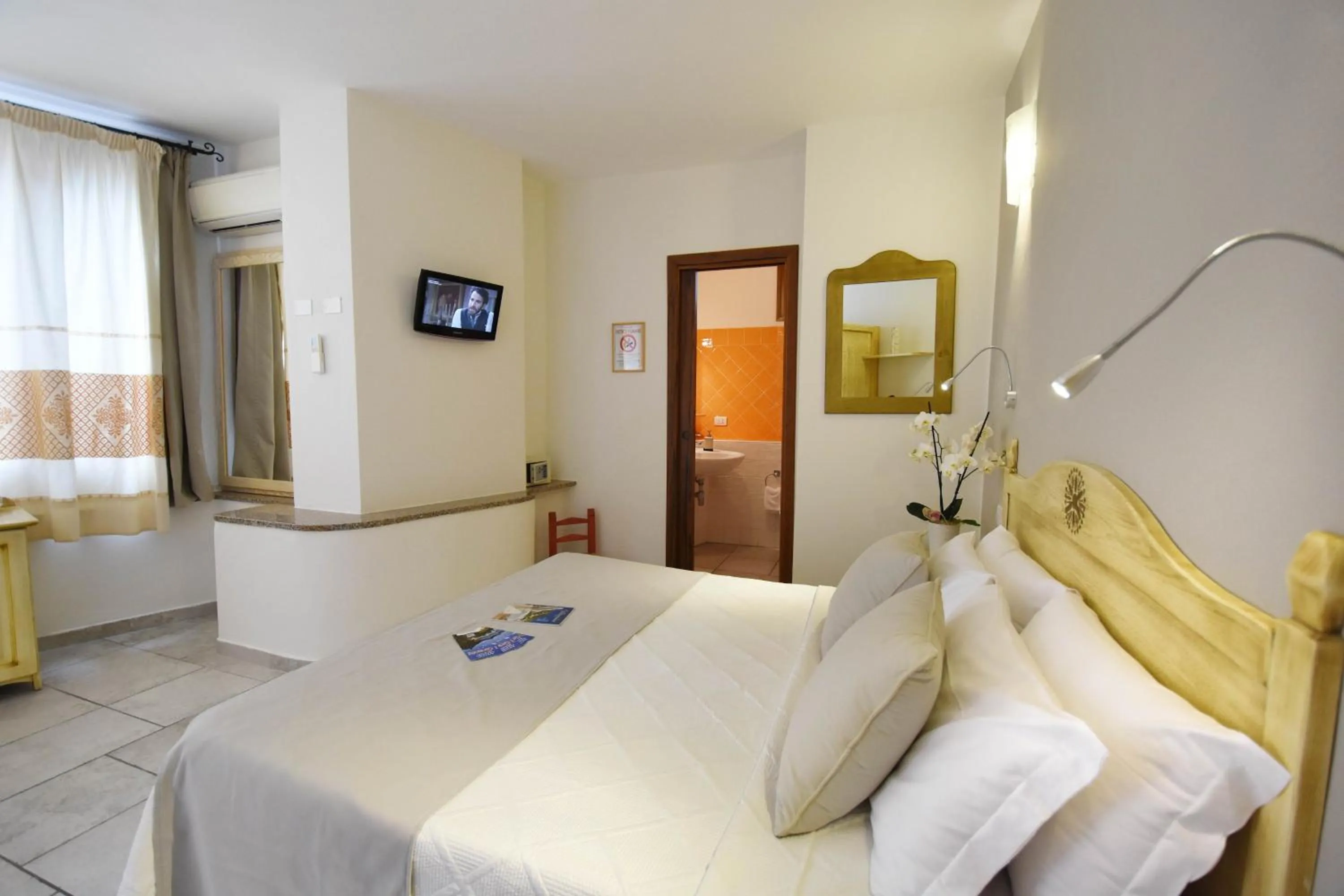 Photo of the whole room, Bed in Hotel I Graniti