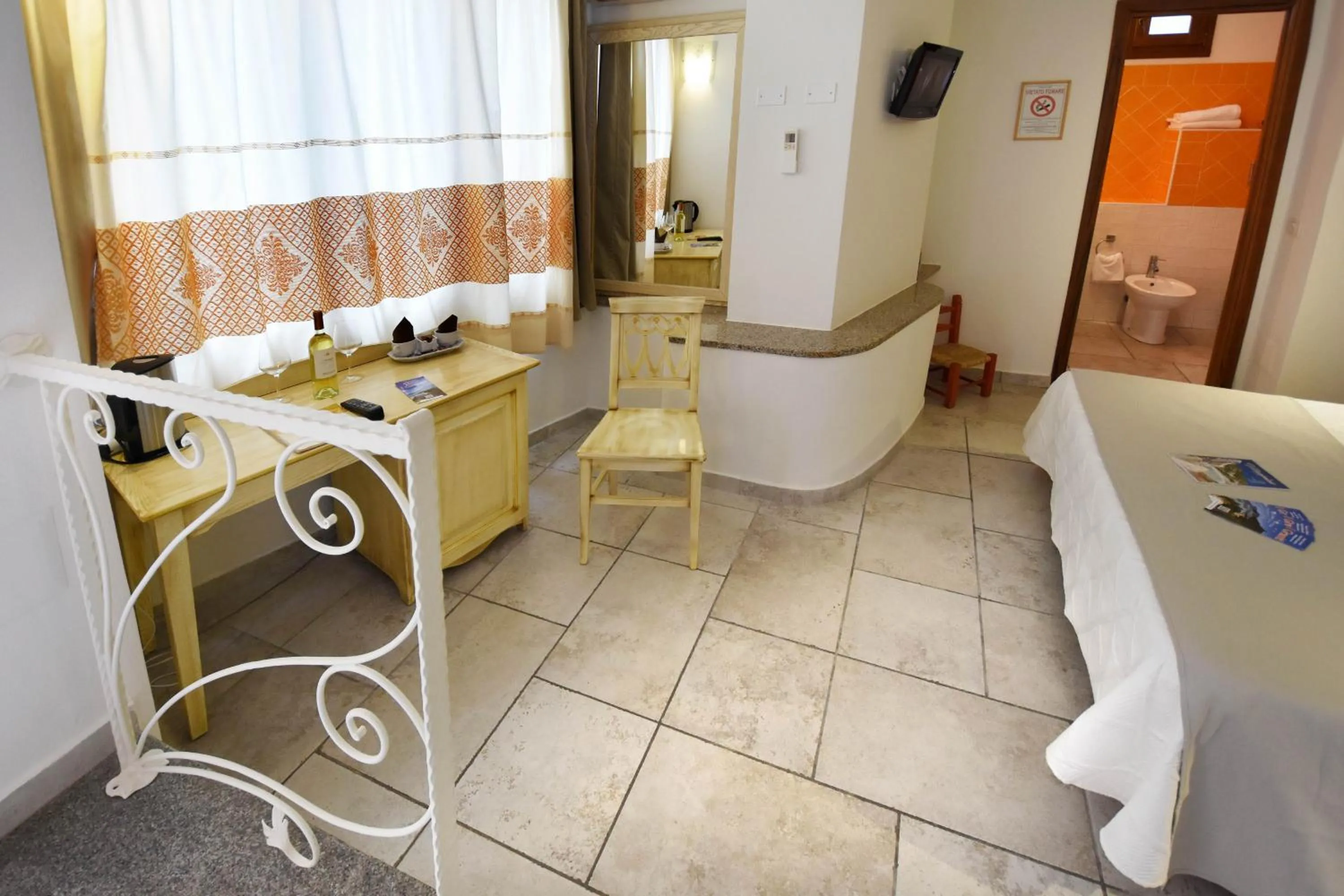 Photo of the whole room in Hotel I Graniti