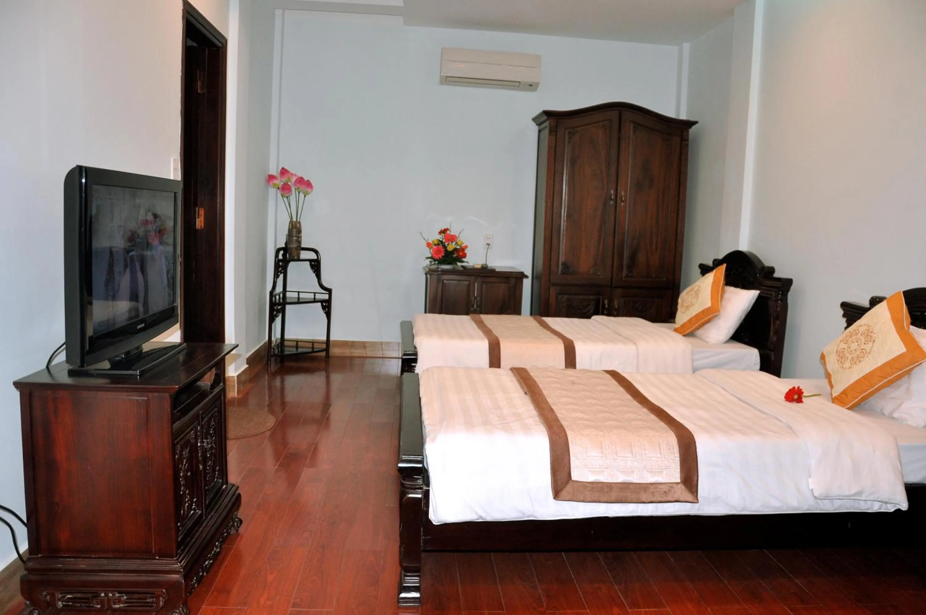 Photo of the whole room, Bed in Thai Binh II Hotel