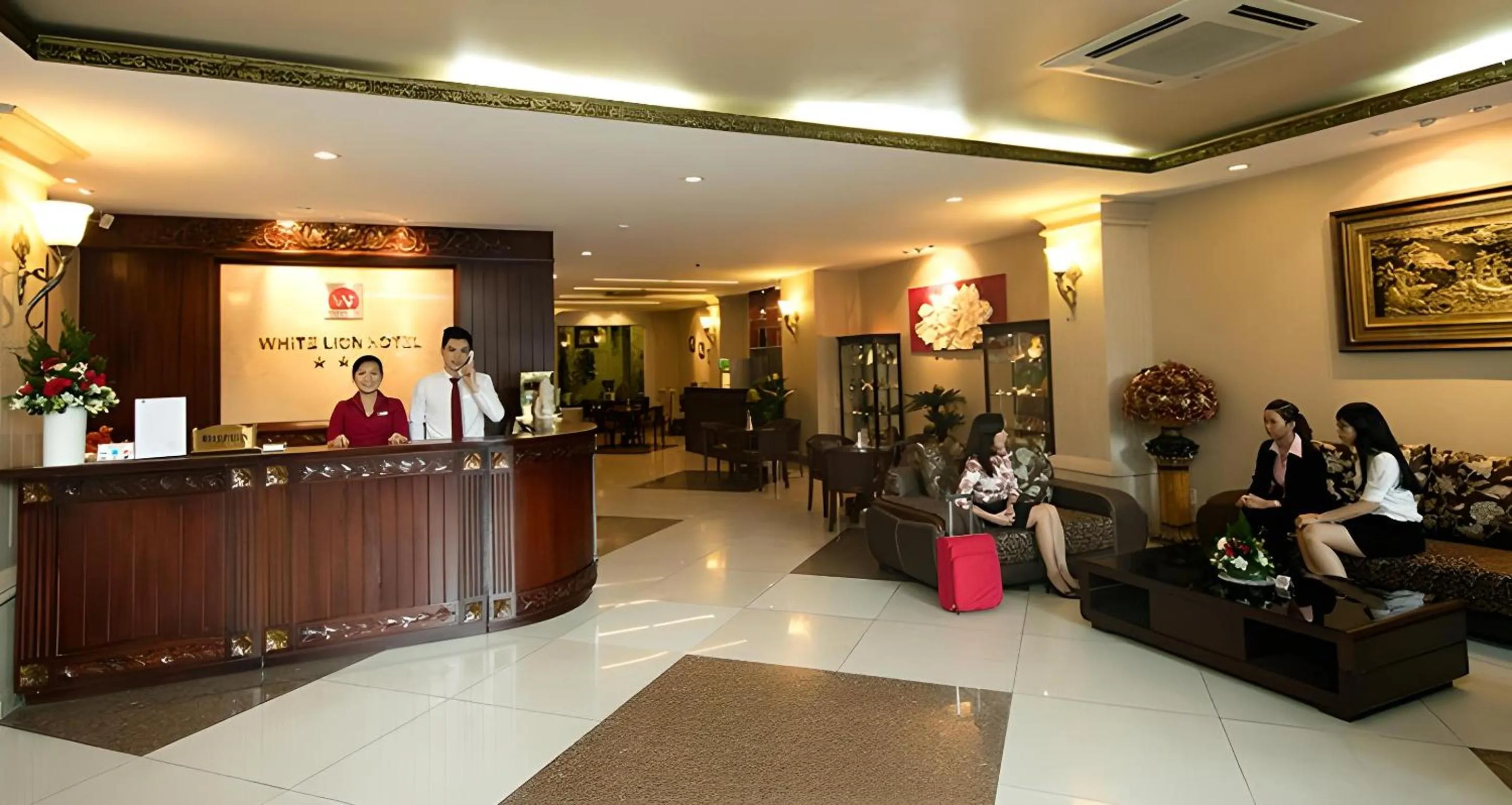 Lobby or reception in White Lion Hotel
