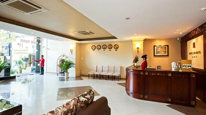 Lobby or reception in White Lion Hotel