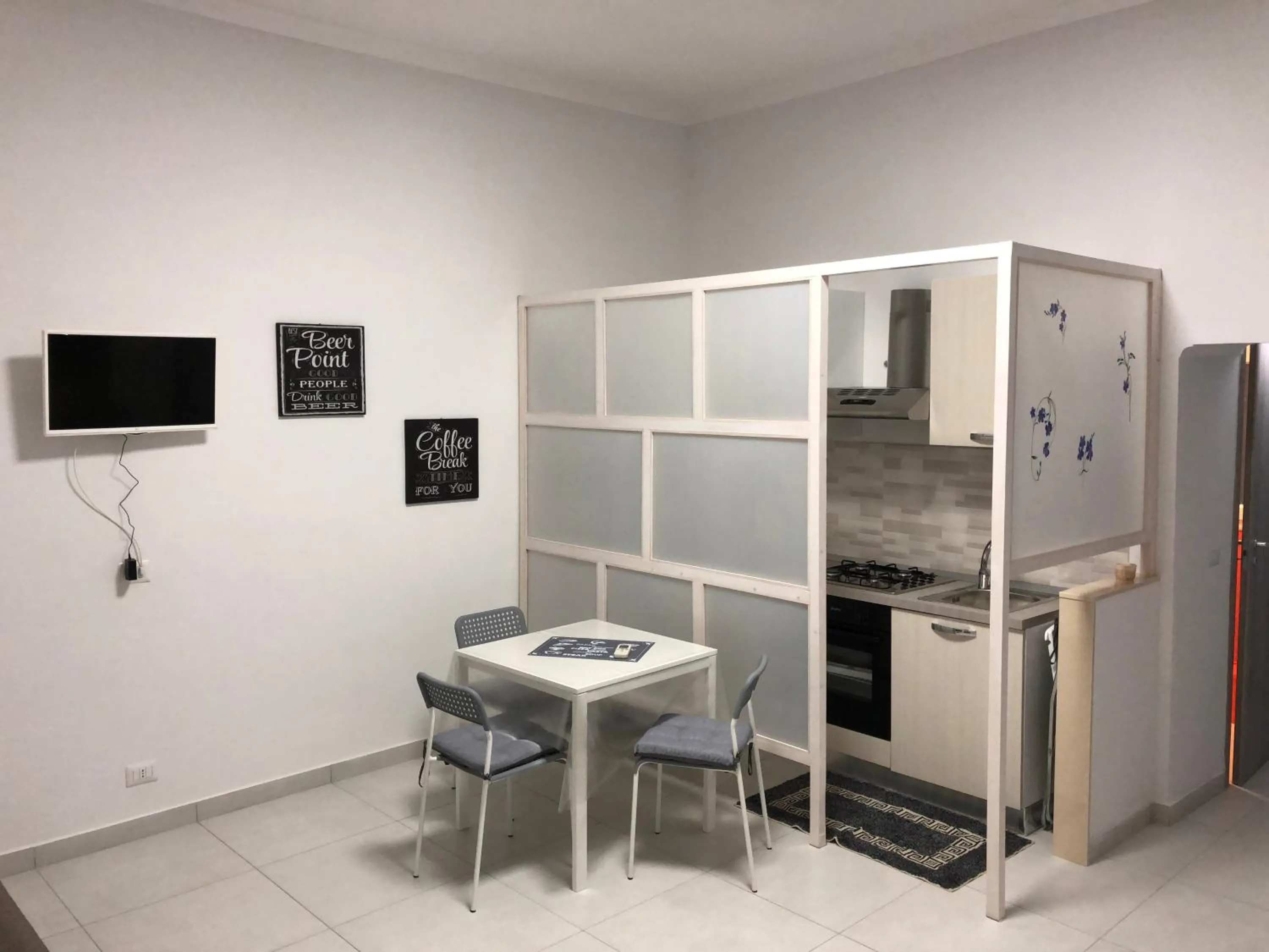 Dining area in 'O Vascio Vomero