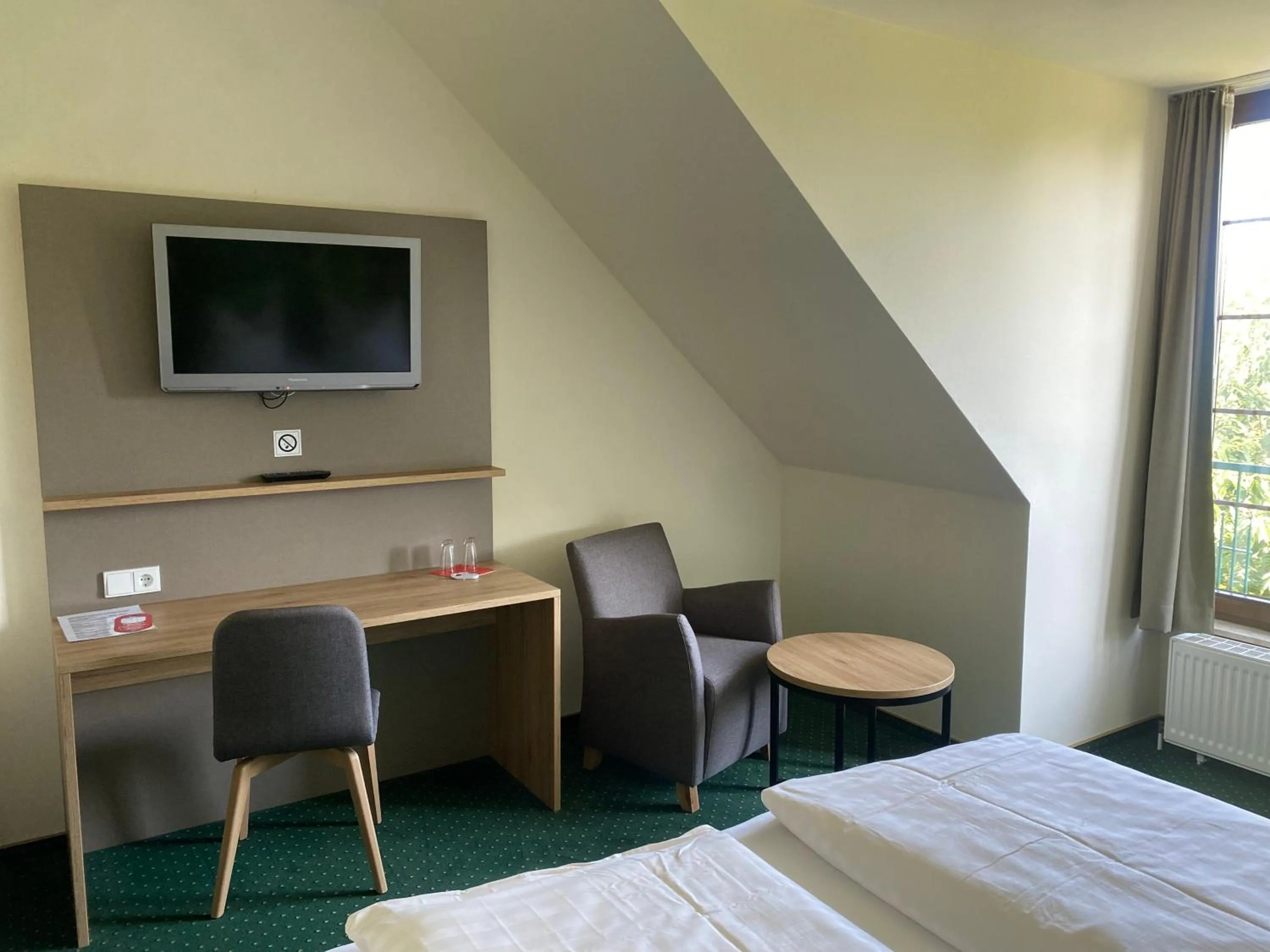 TV and multimedia, Bed in Hotel Schwartze