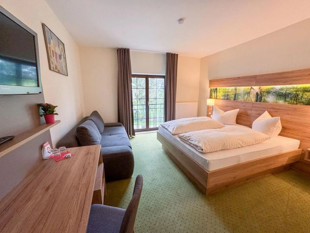 Photo of the whole room, Bed in Hotel Schwartze