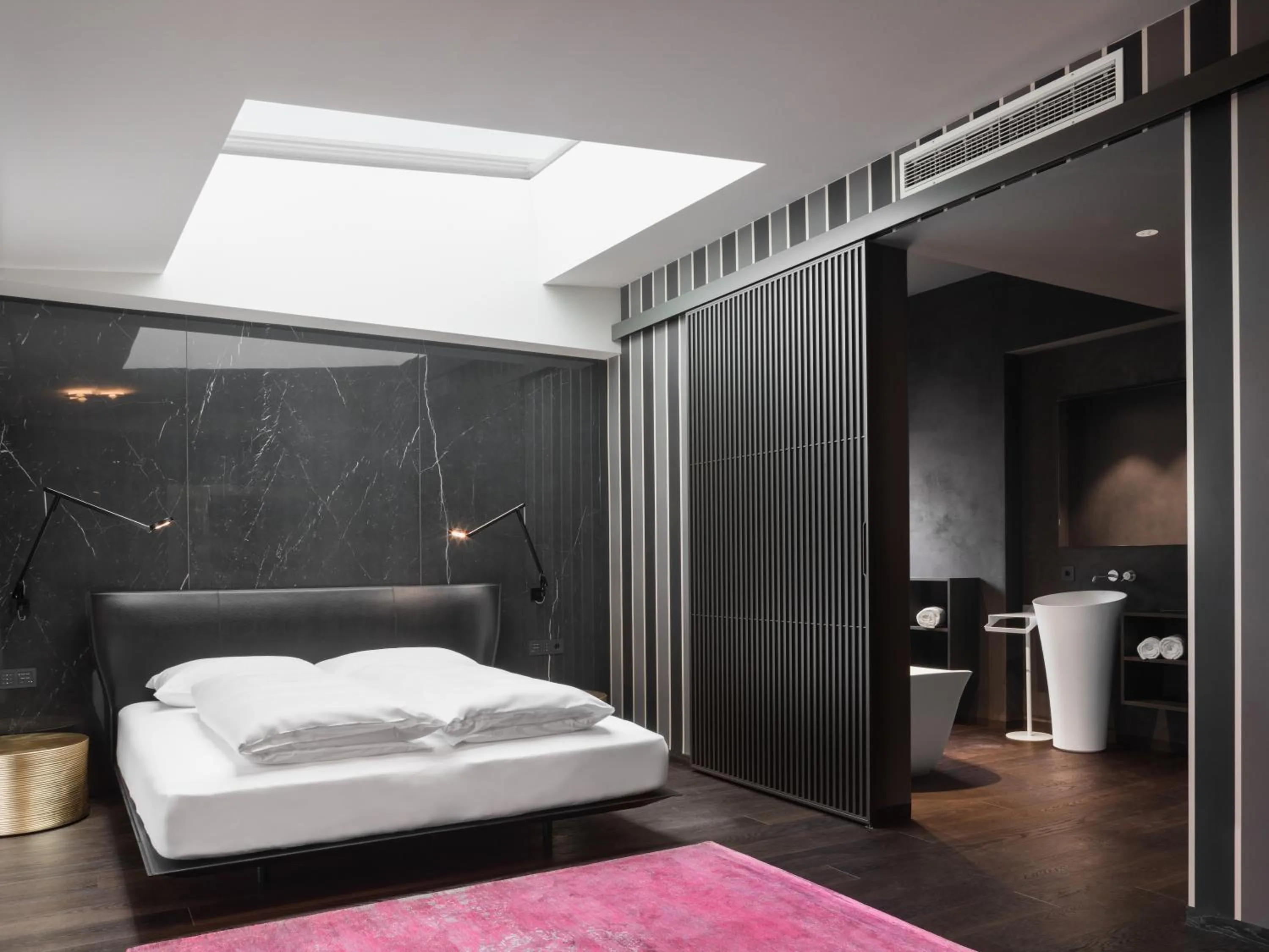 Photo of the whole room, Bed in Guesthouse Suiteseven