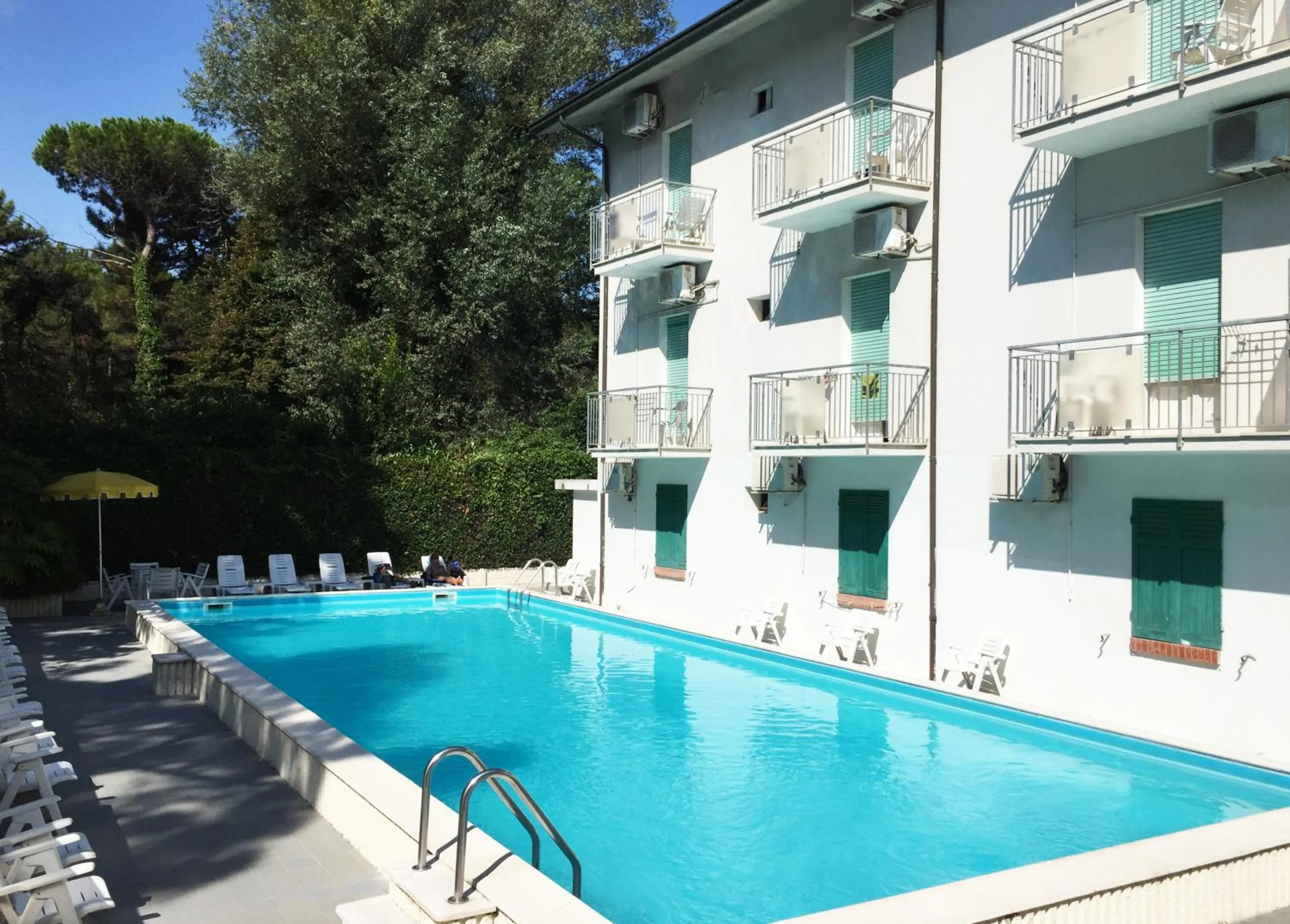 Pool view in B&B Promenade Hotel Simple con Piscina