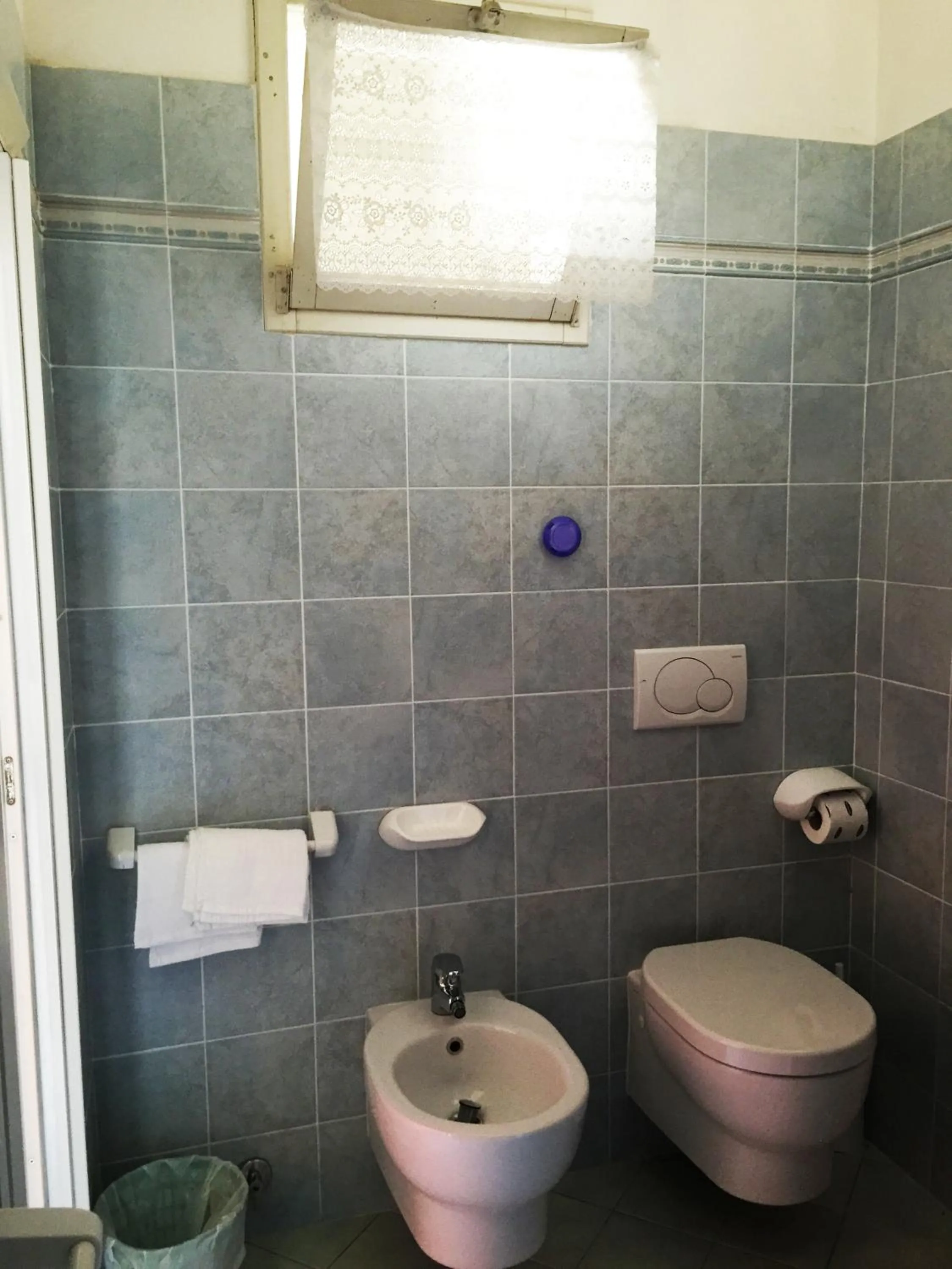 Bathroom in B&B Promenade Hotel Simple con Piscina