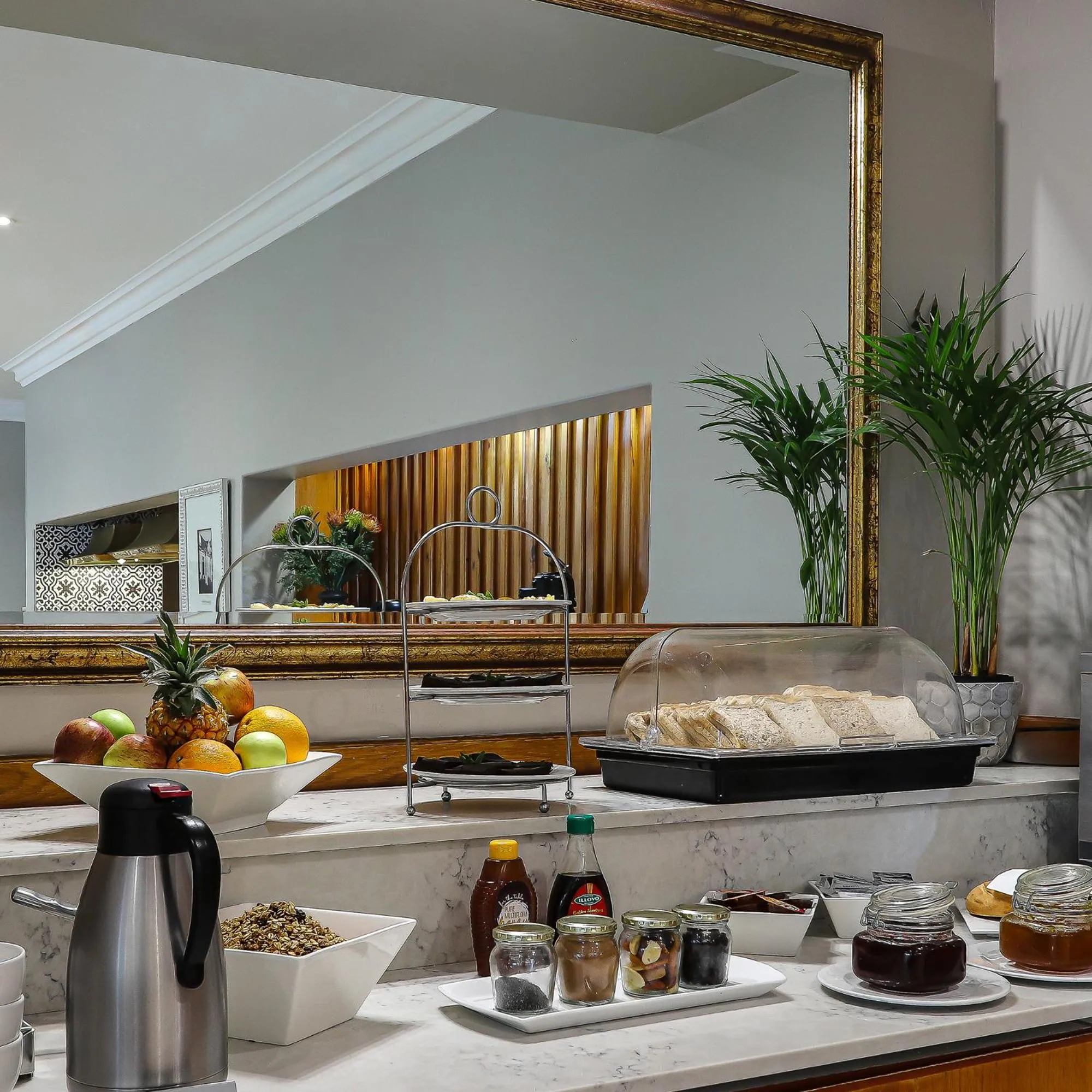 Restaurant/places to eat in Premier Express Inn George