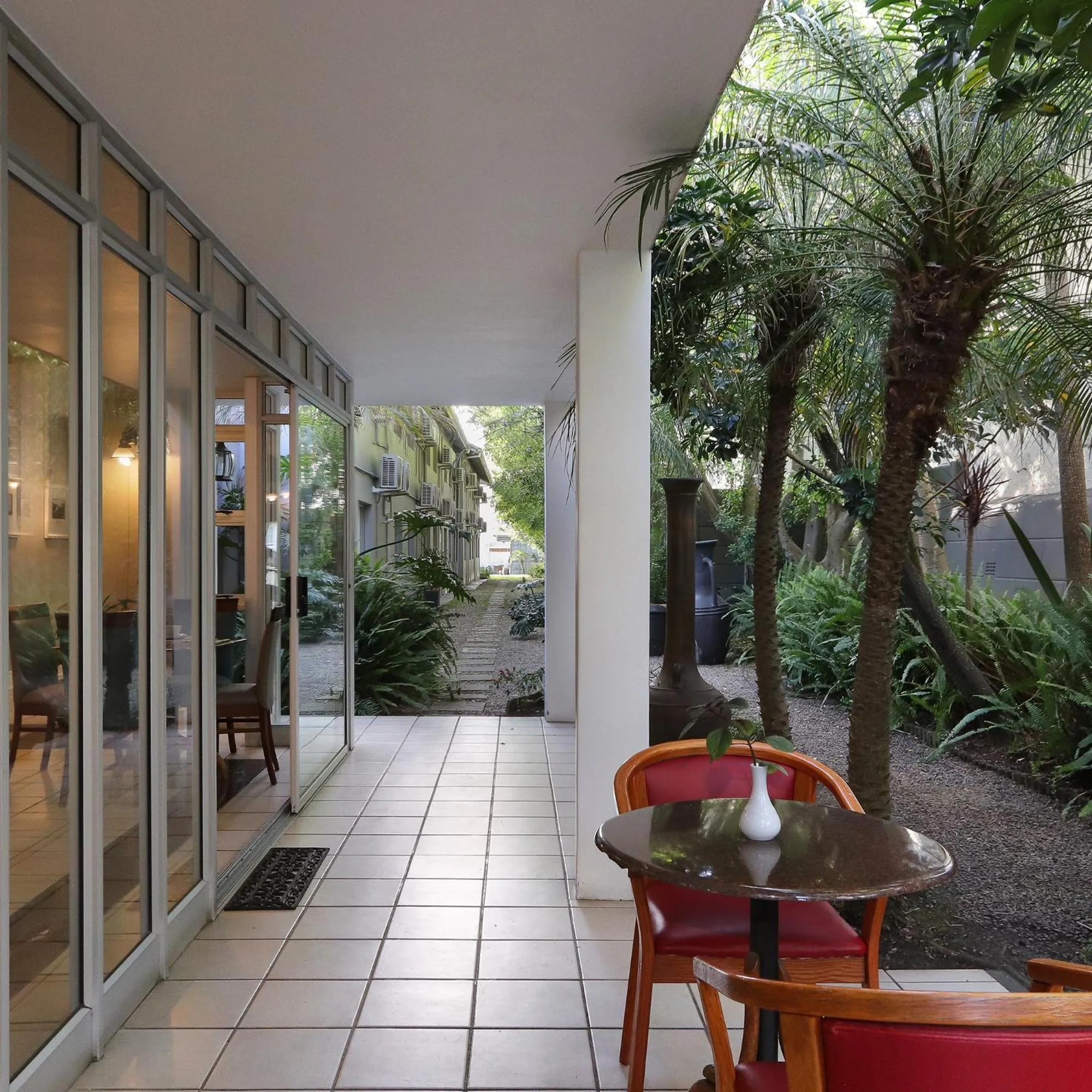 Restaurant/places to eat in Premier Express Inn George