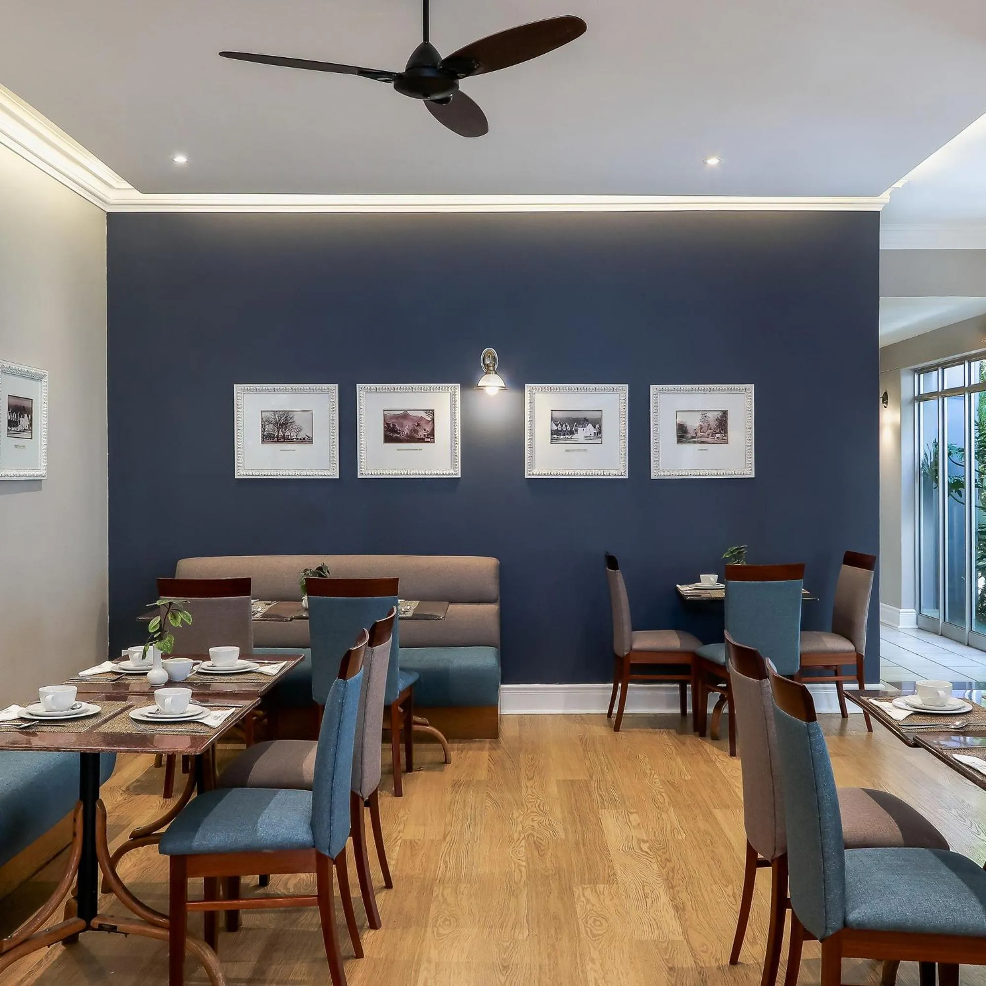 Restaurant/places to eat in Premier Express Inn George