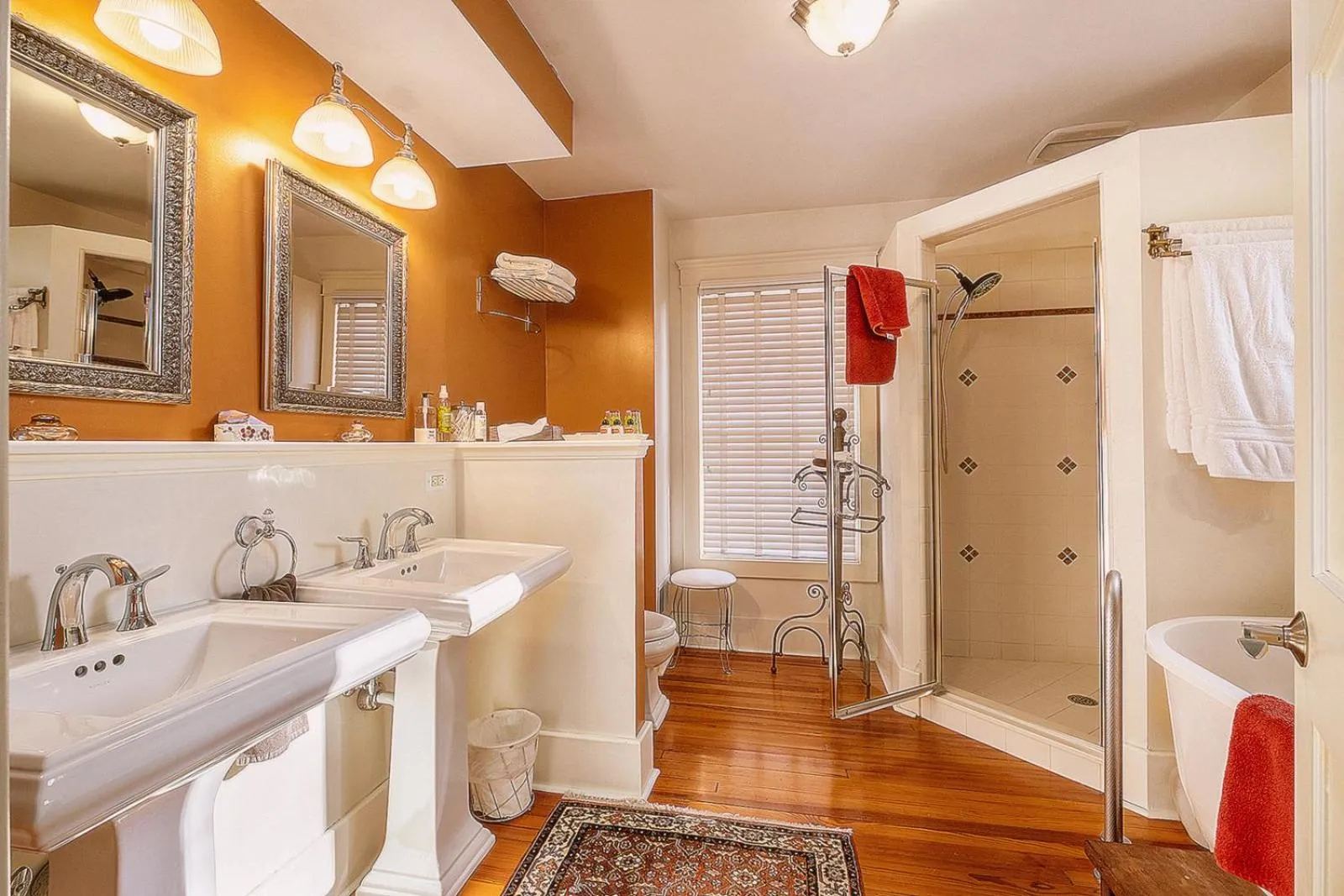 Bathroom in Burnt Toast Inn