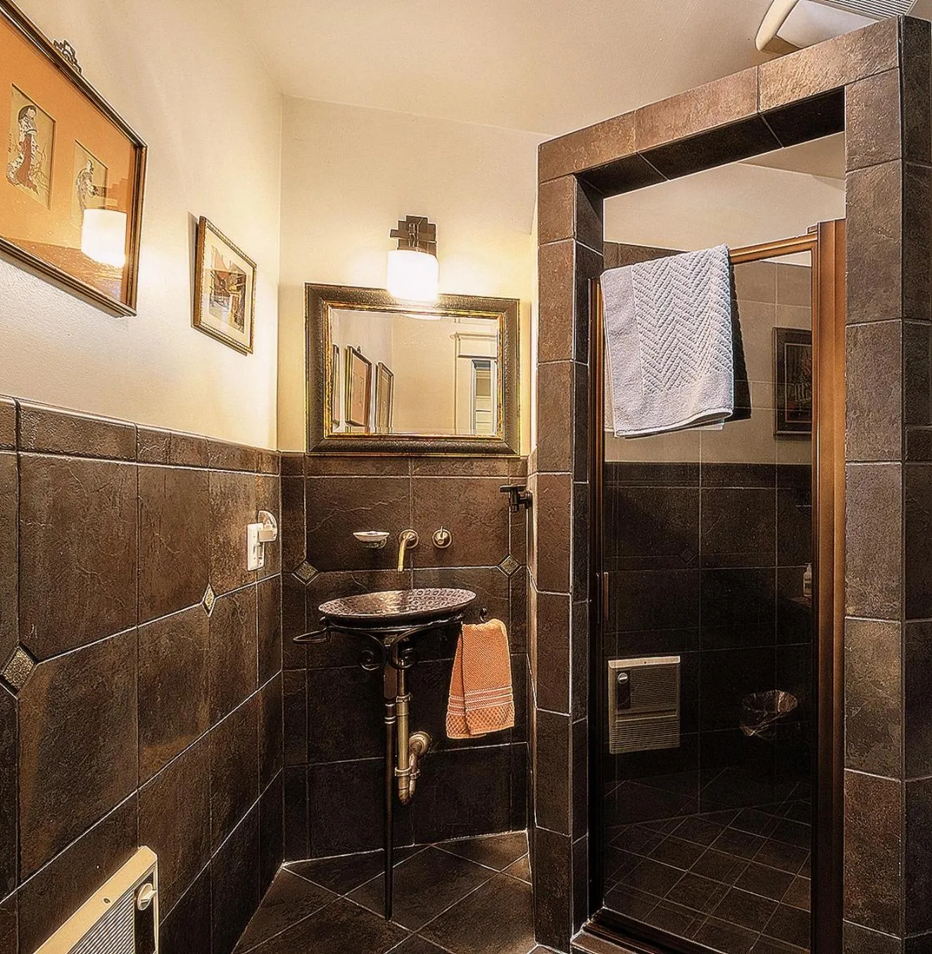 Bathroom in Burnt Toast Inn