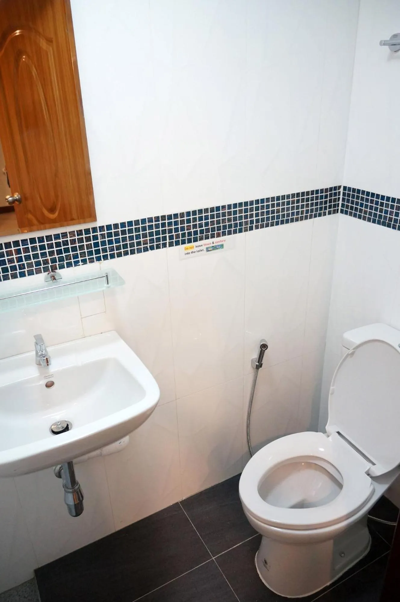 Bathroom in Samsen Sam Place