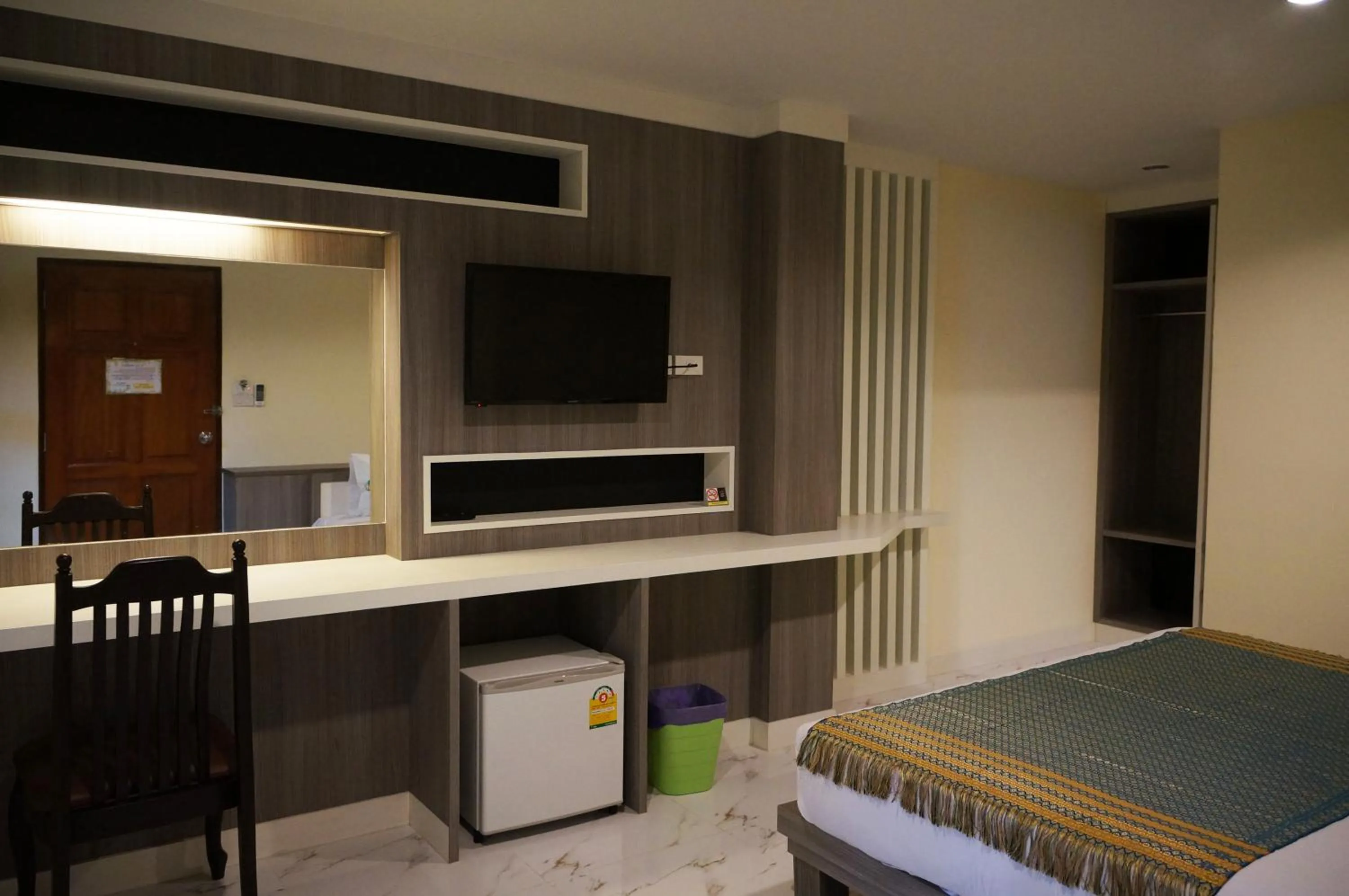 TV and multimedia, Bed in Samsen Sam Place