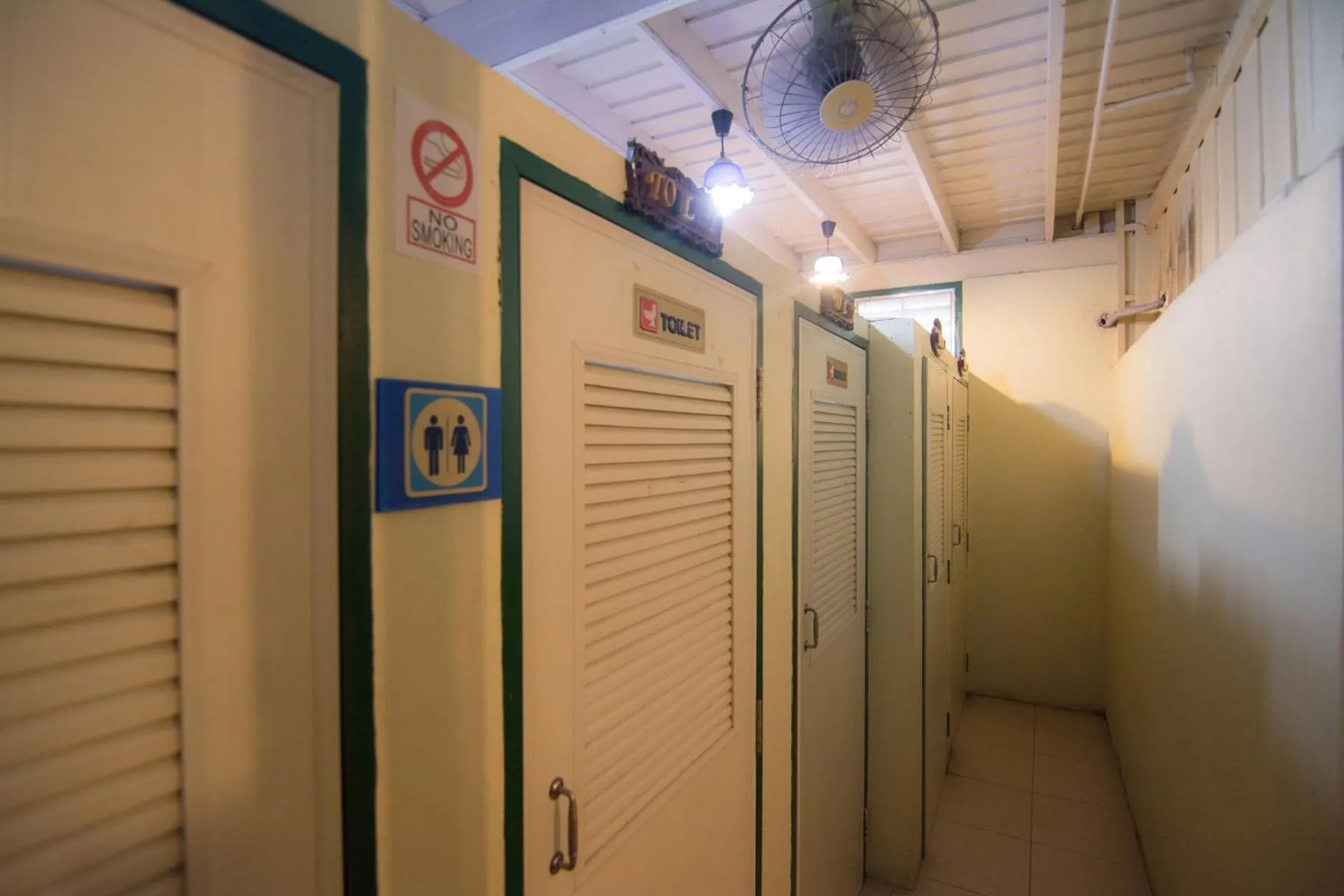 Bedroom in Samsen Sam Place